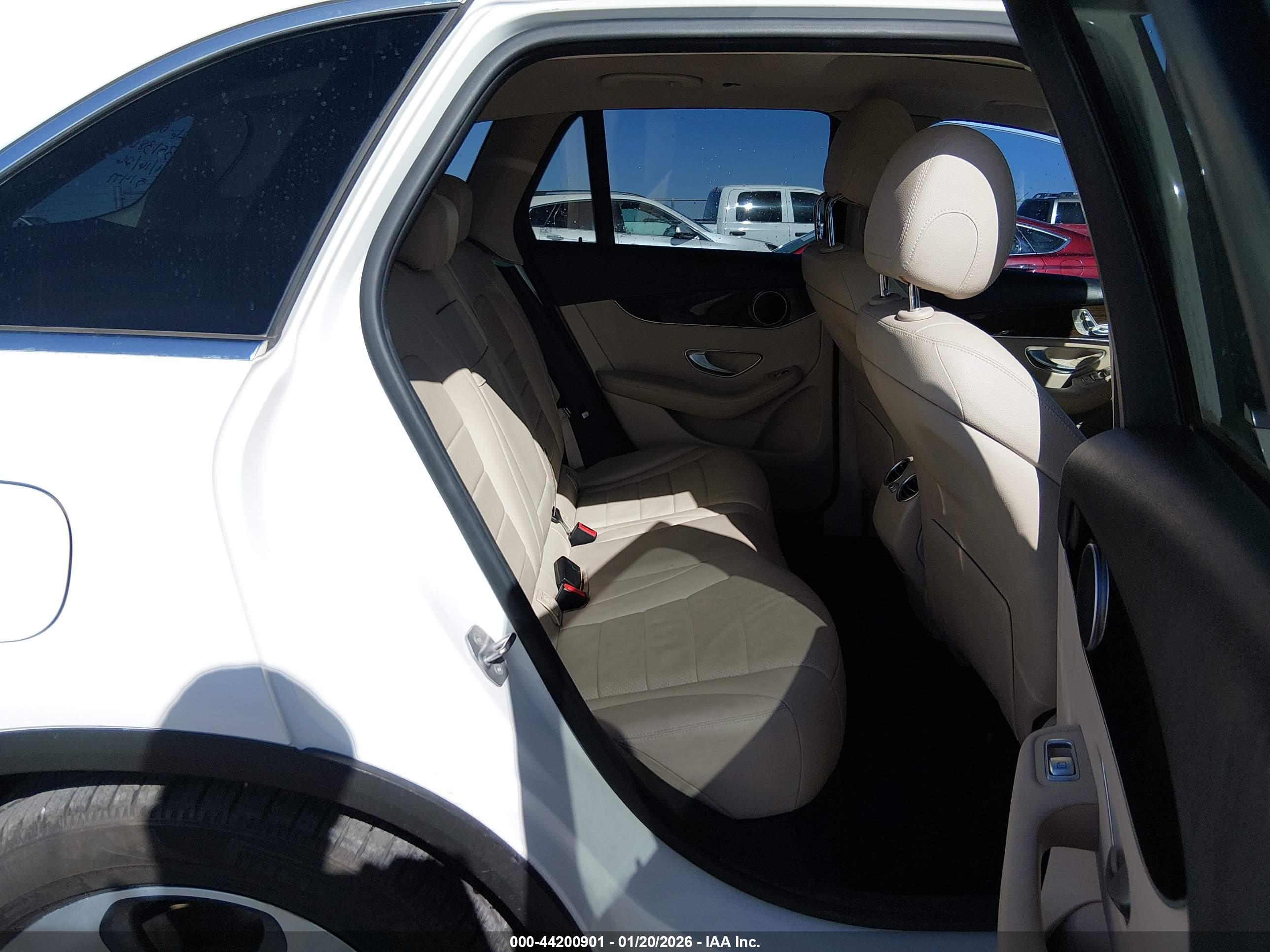 MERCEDES-BENZ GLC image 8