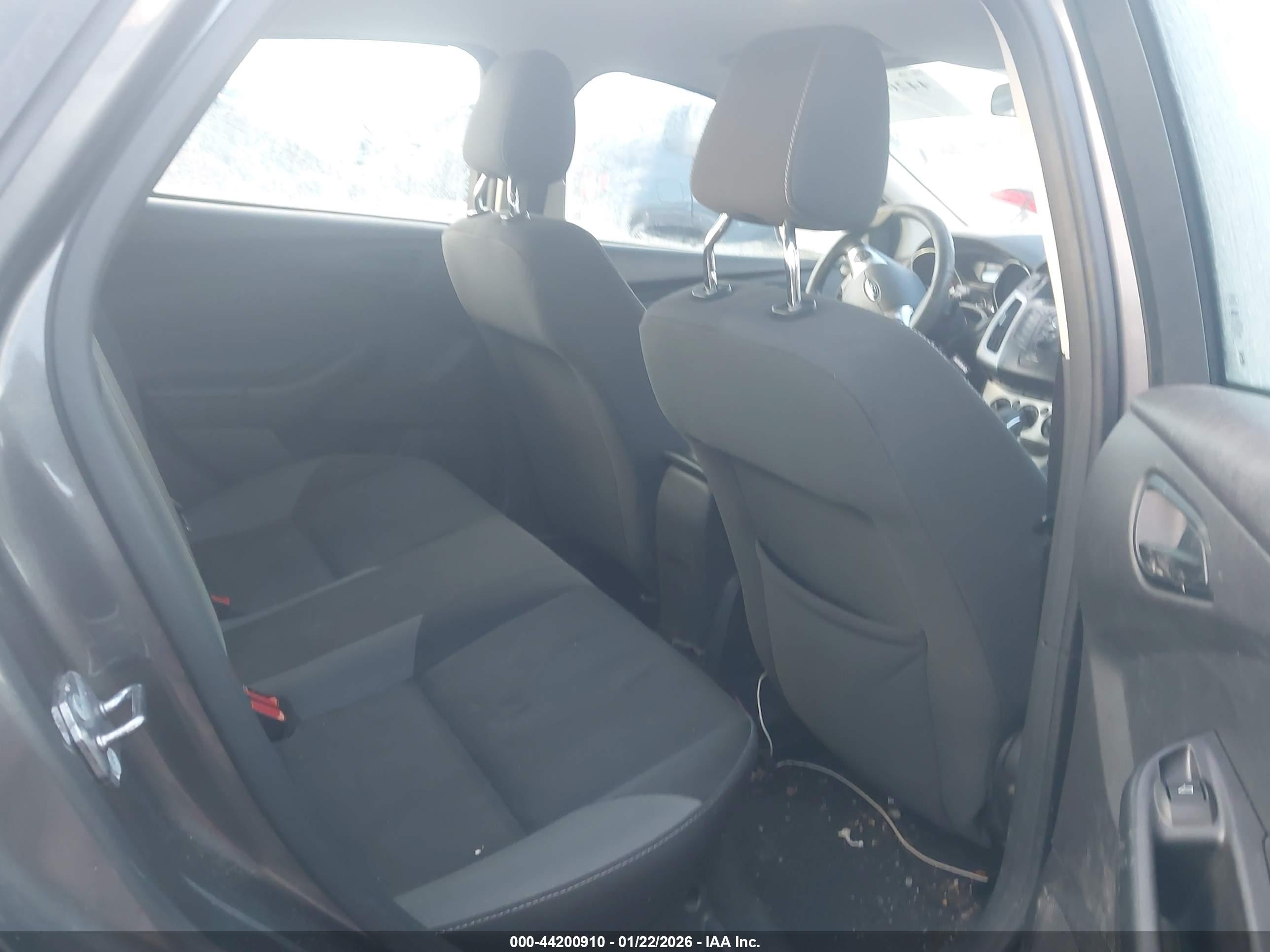 FORD FOCUS image 8