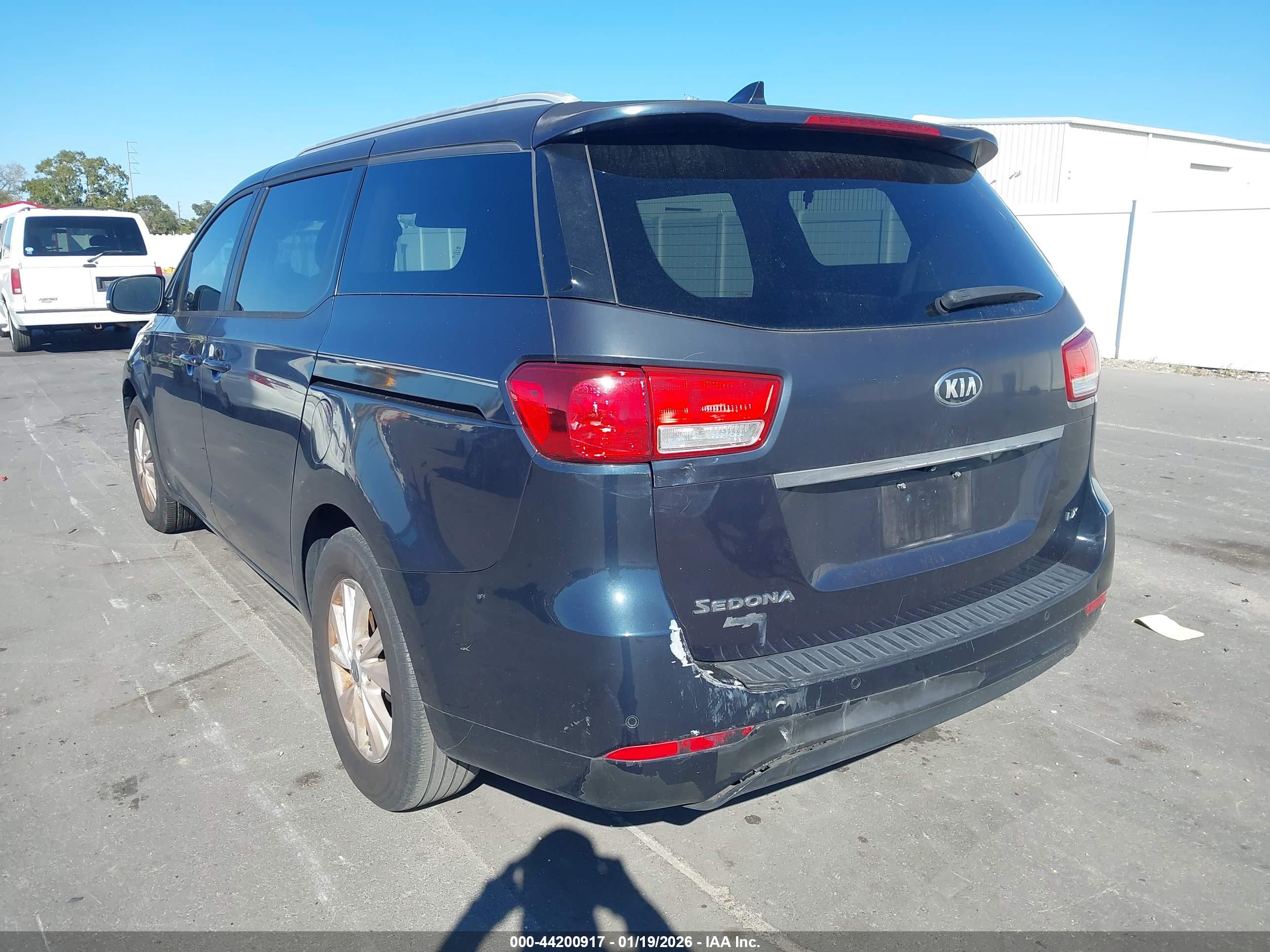 KIA SEDONA image 3