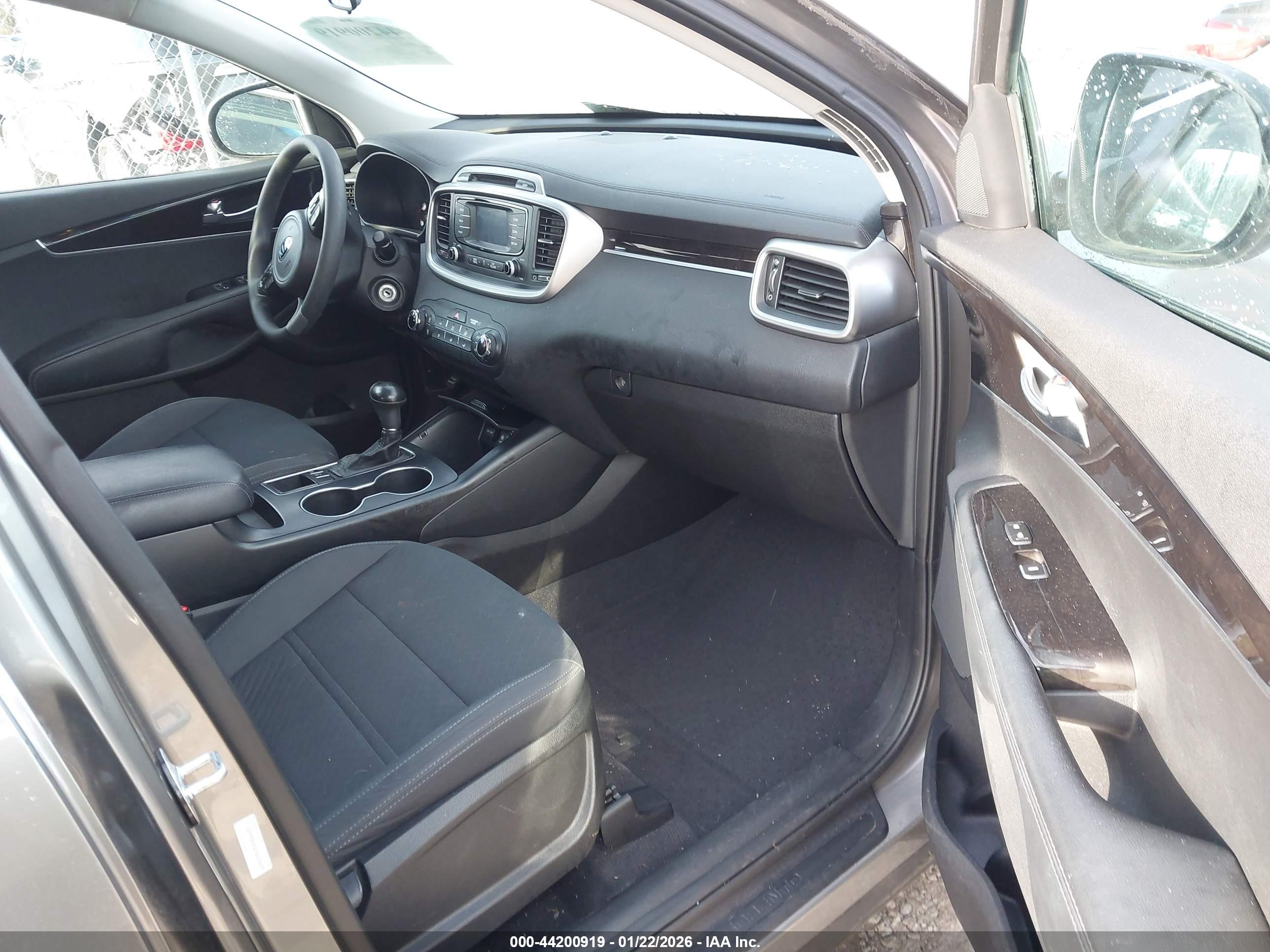 KIA SORENTO image 5