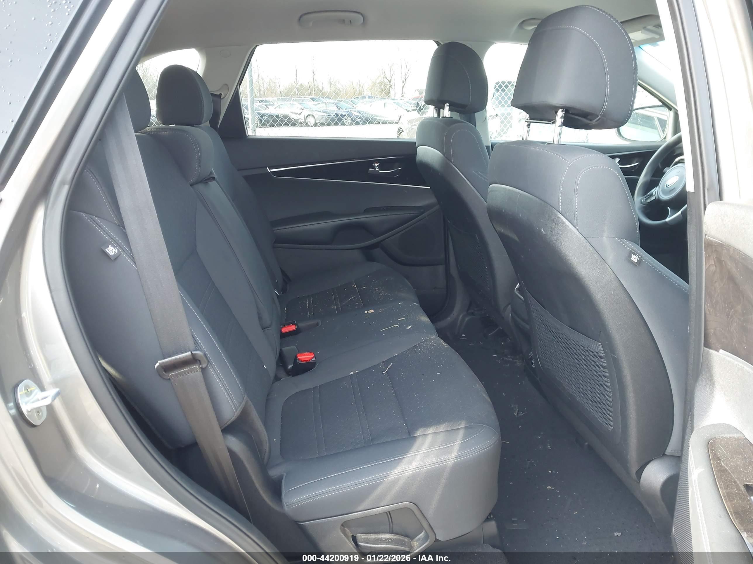 KIA SORENTO image 8