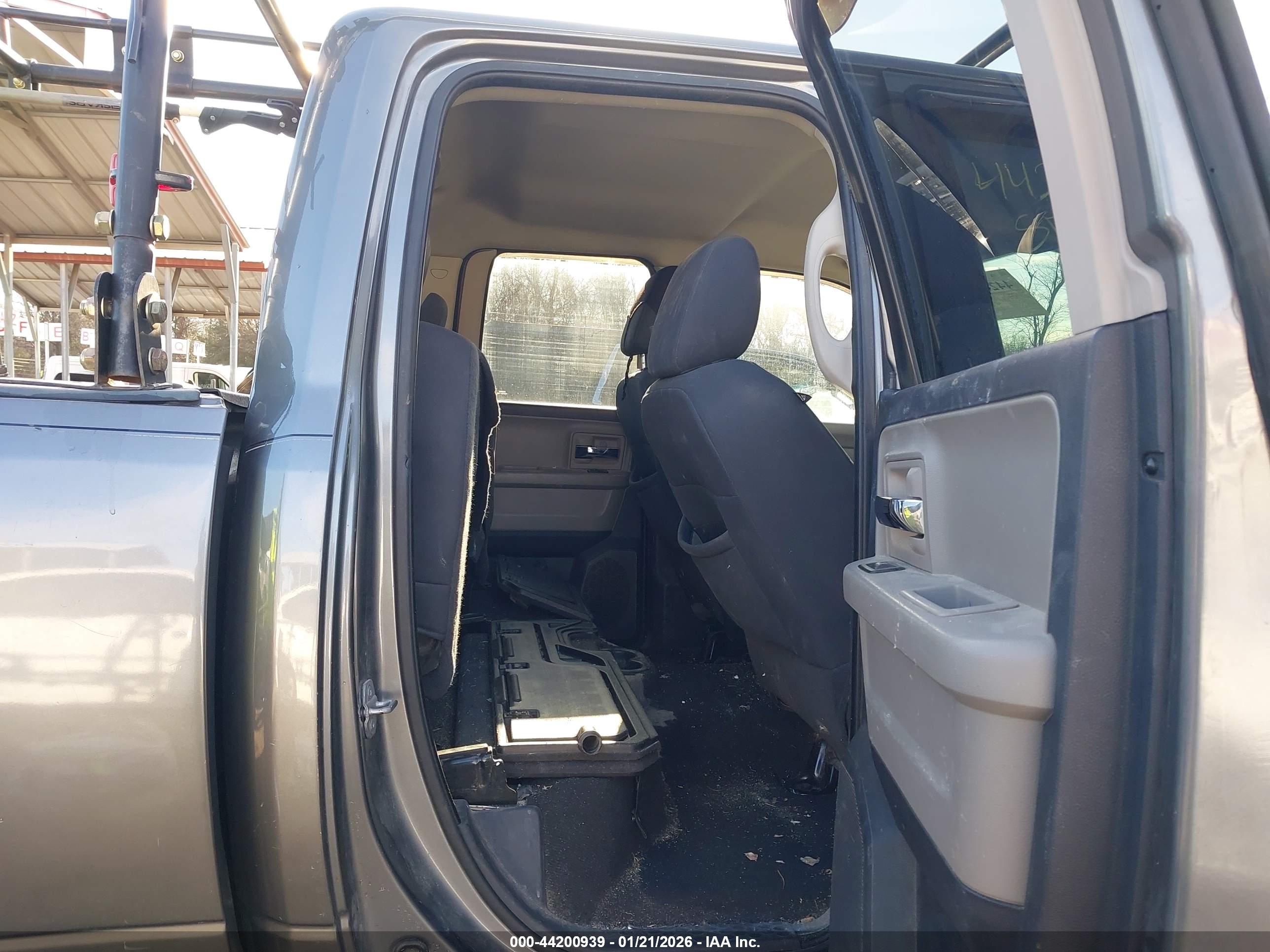 DODGE RAM image 8