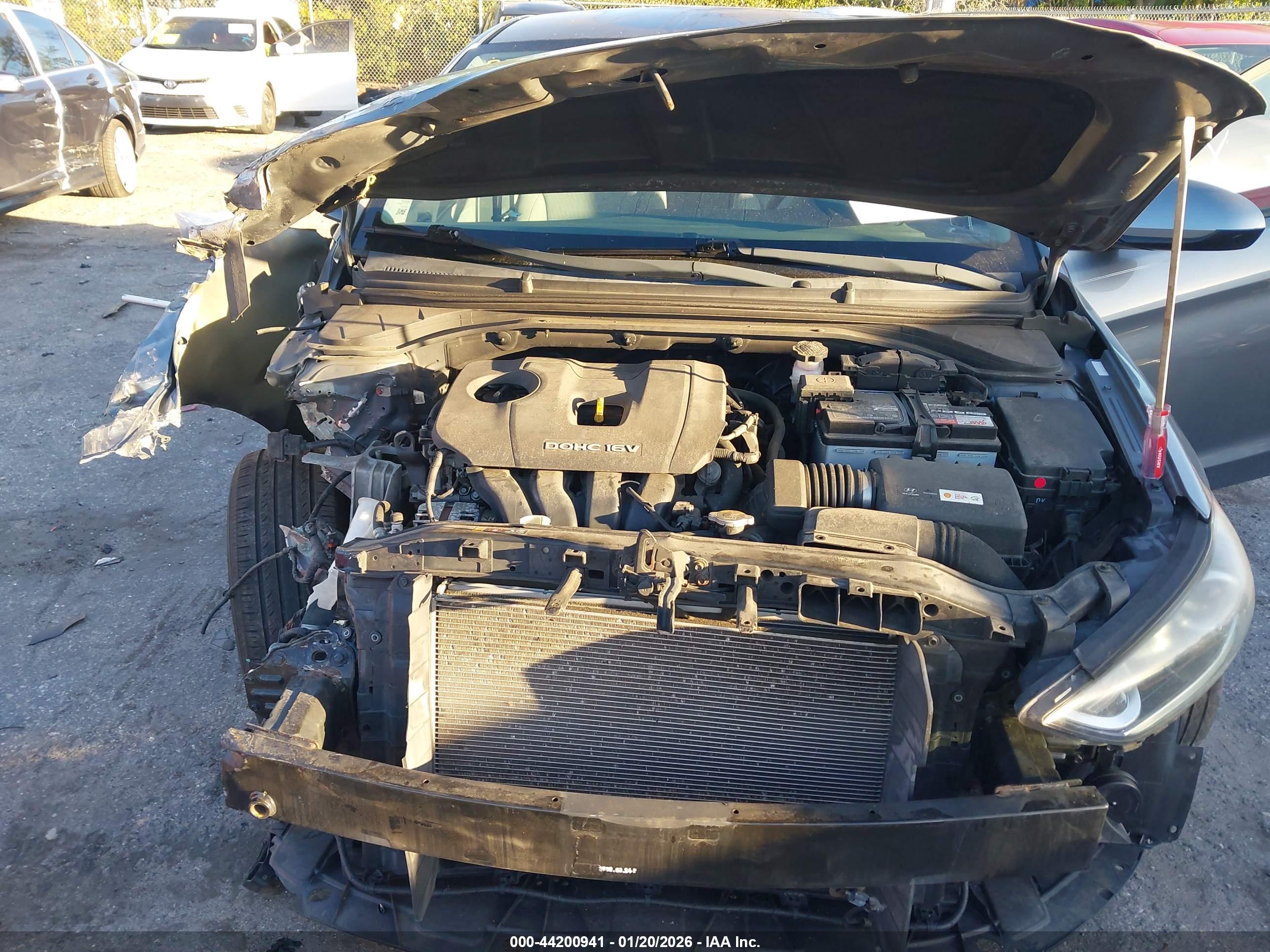 HYUNDAI ELANTRA image 10