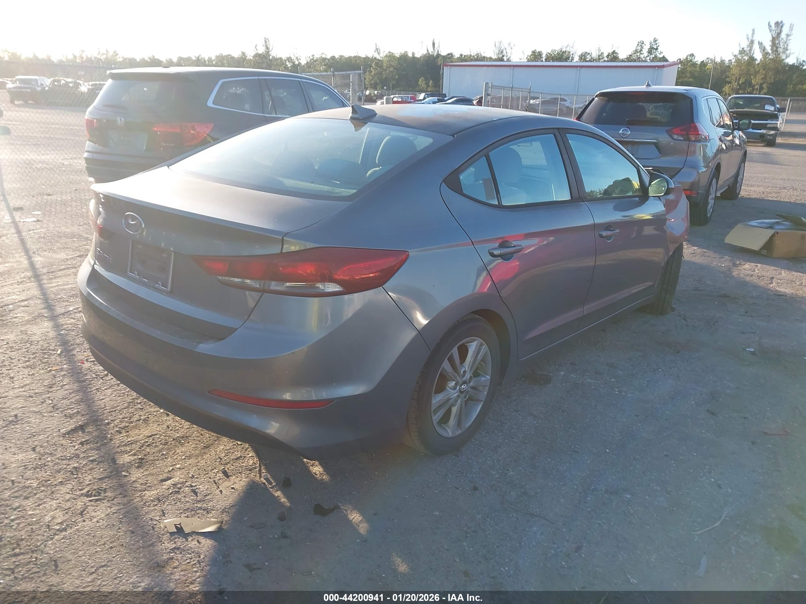 HYUNDAI ELANTRA image 4