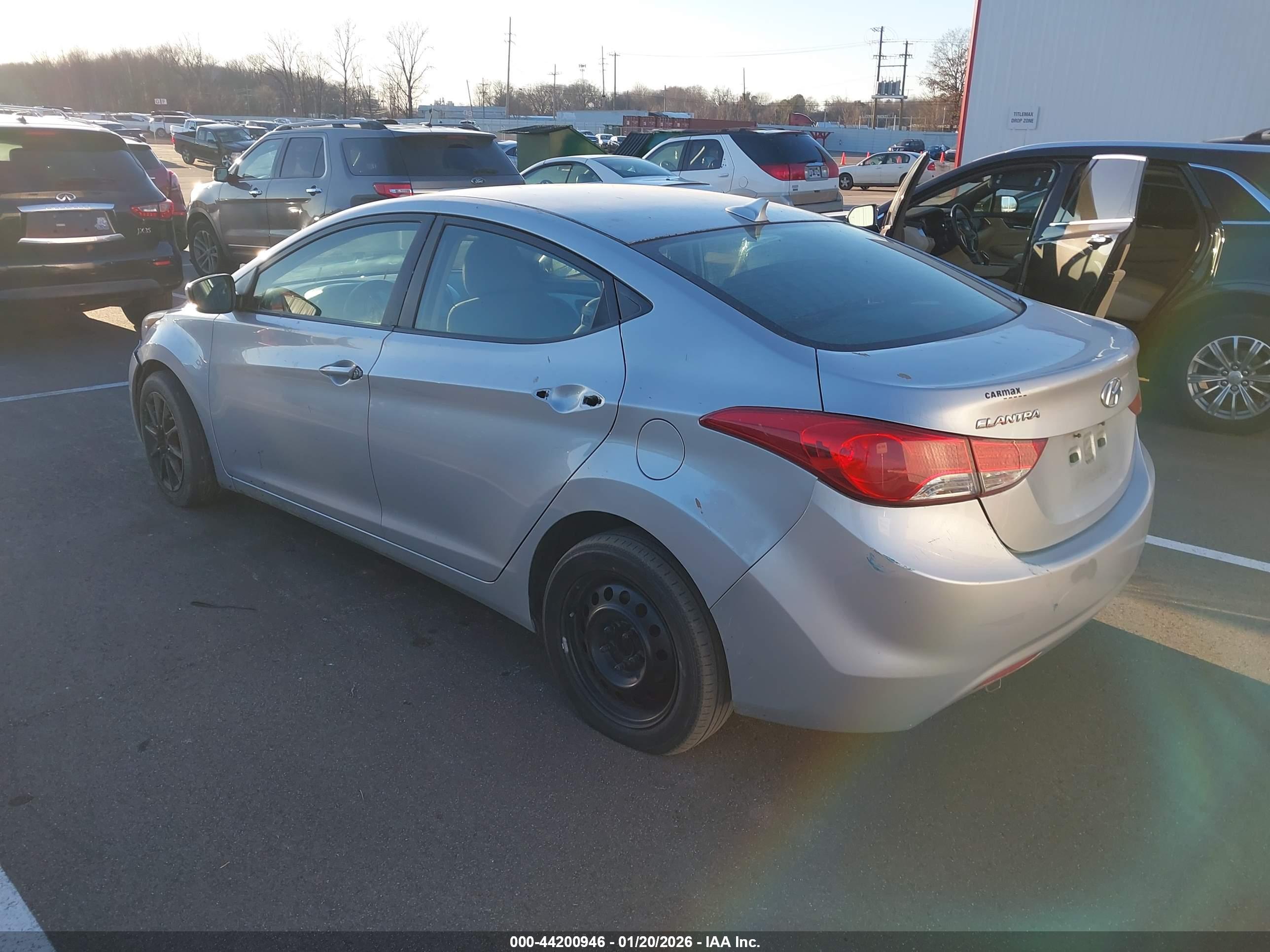 HYUNDAI ELANTRA image 3