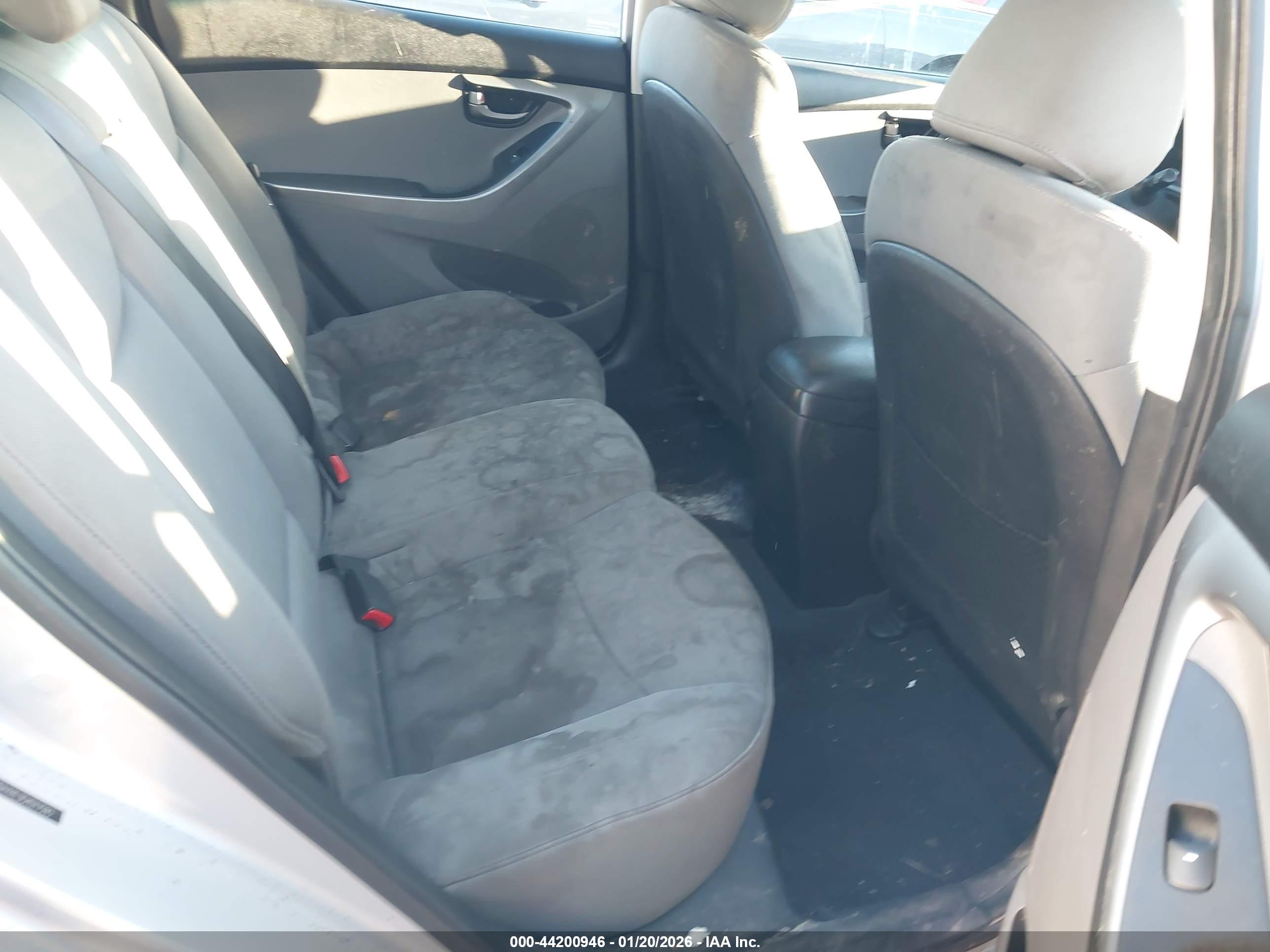 HYUNDAI ELANTRA image 8