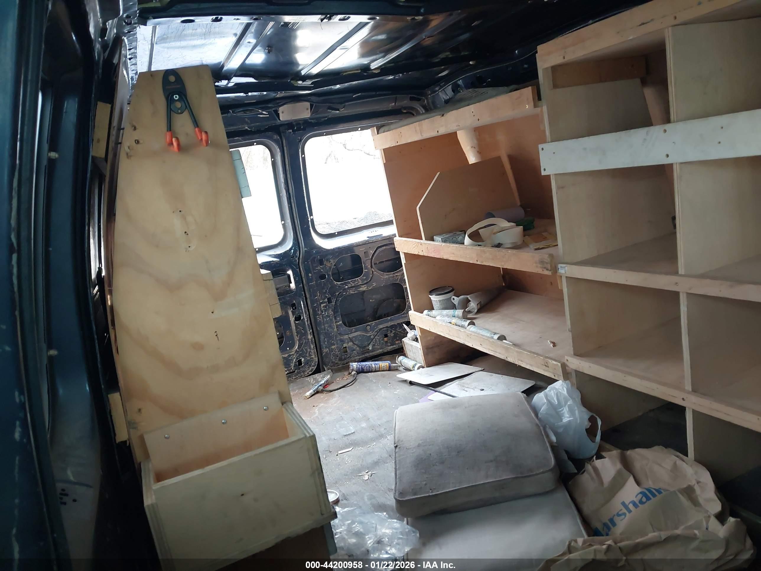 FORD E-250 image 8