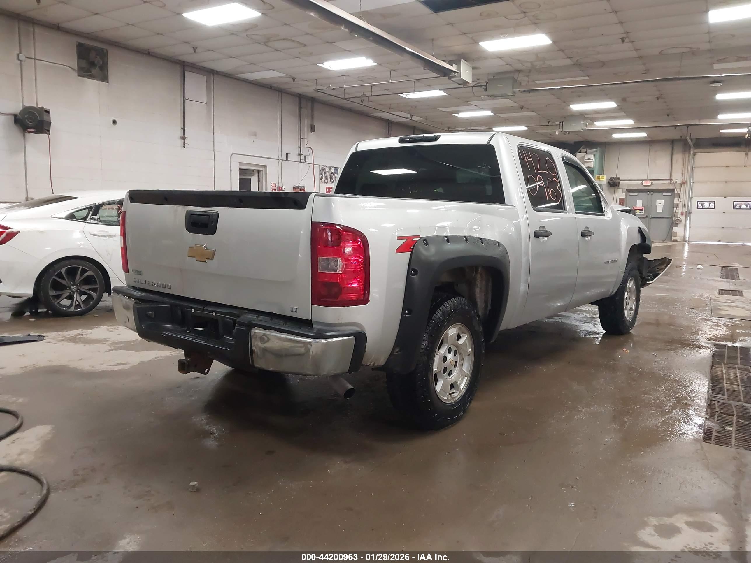 CHEVROLET SILVERADO image 4