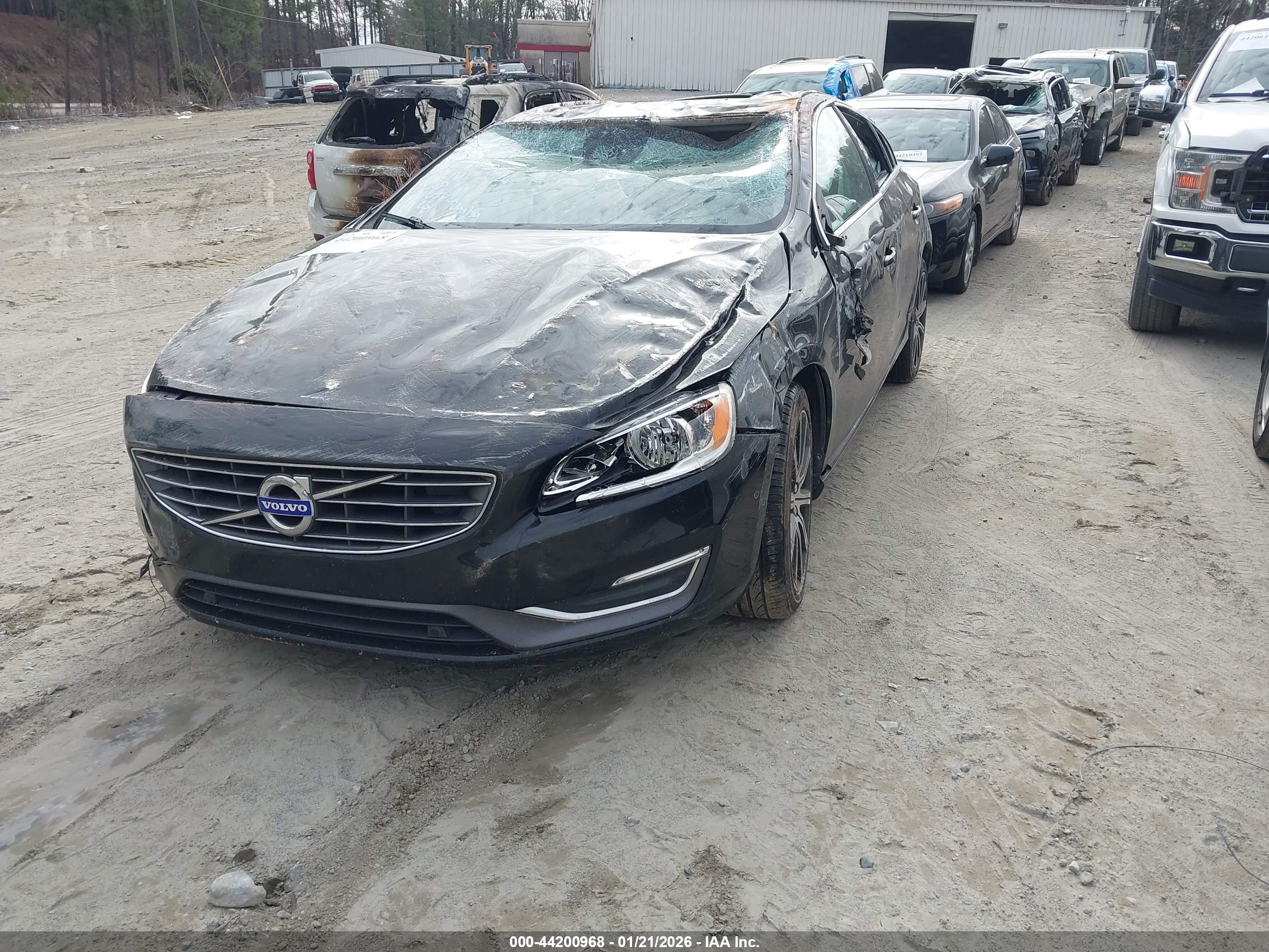 VOLVO S60 image 2