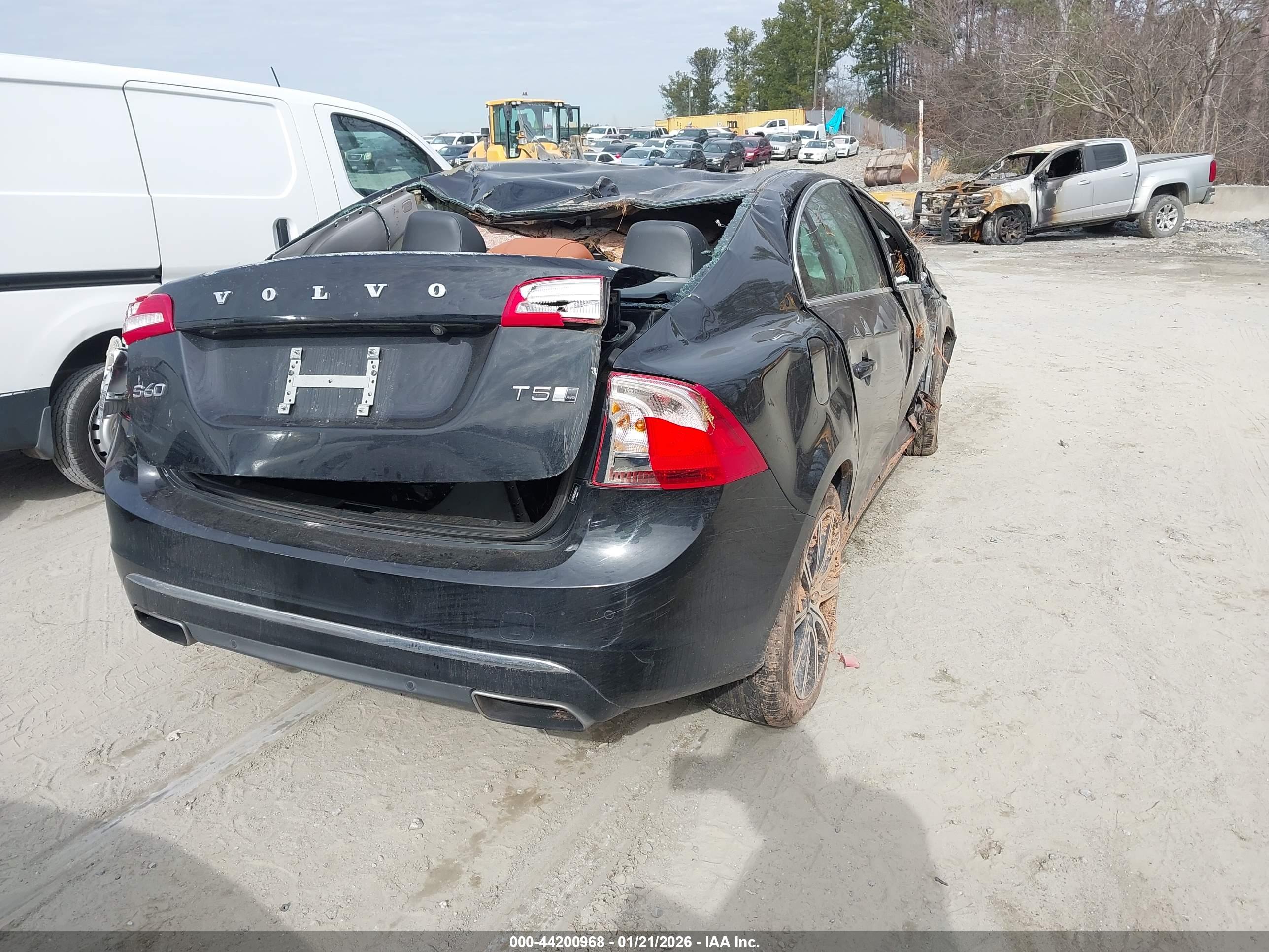 VOLVO S60 image 4