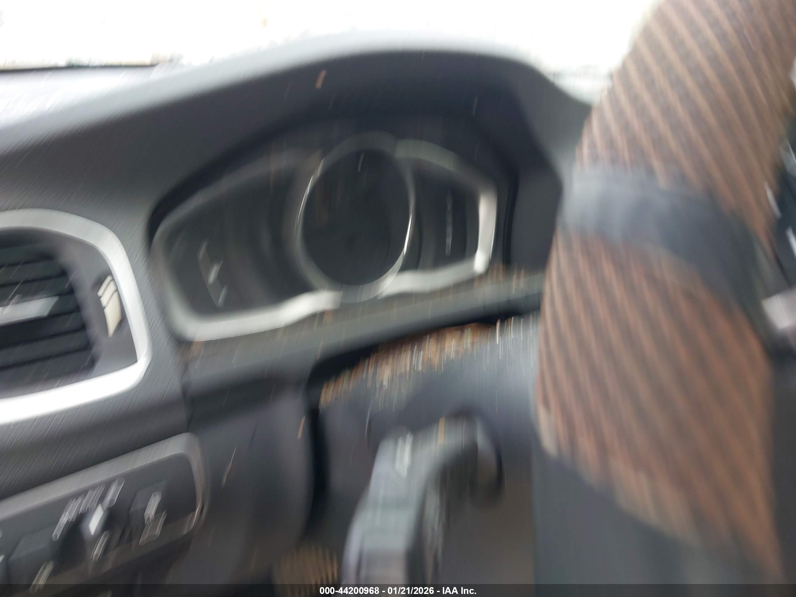 VOLVO S60 image 7