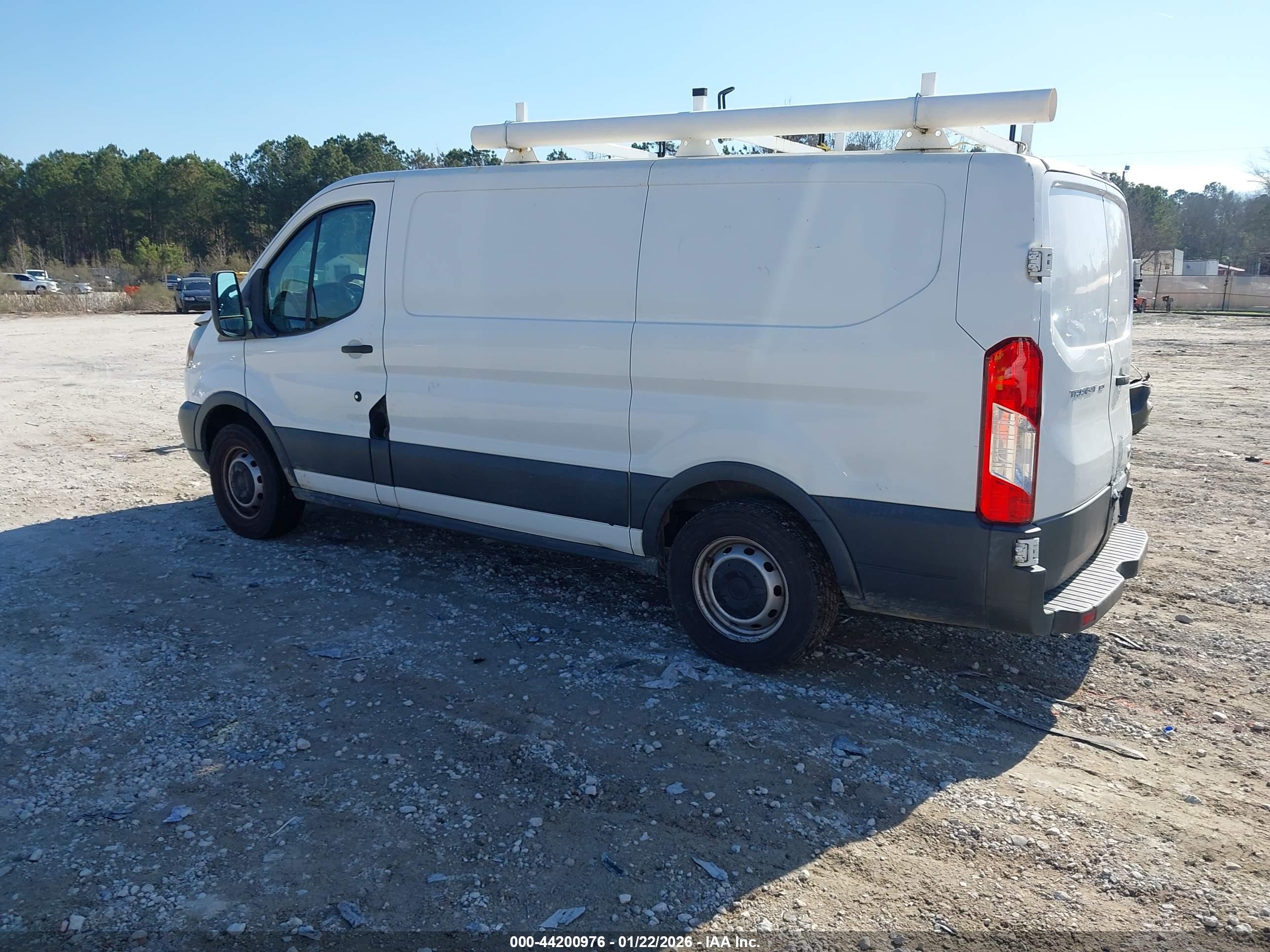 FORD TRANSIT-150 image 3