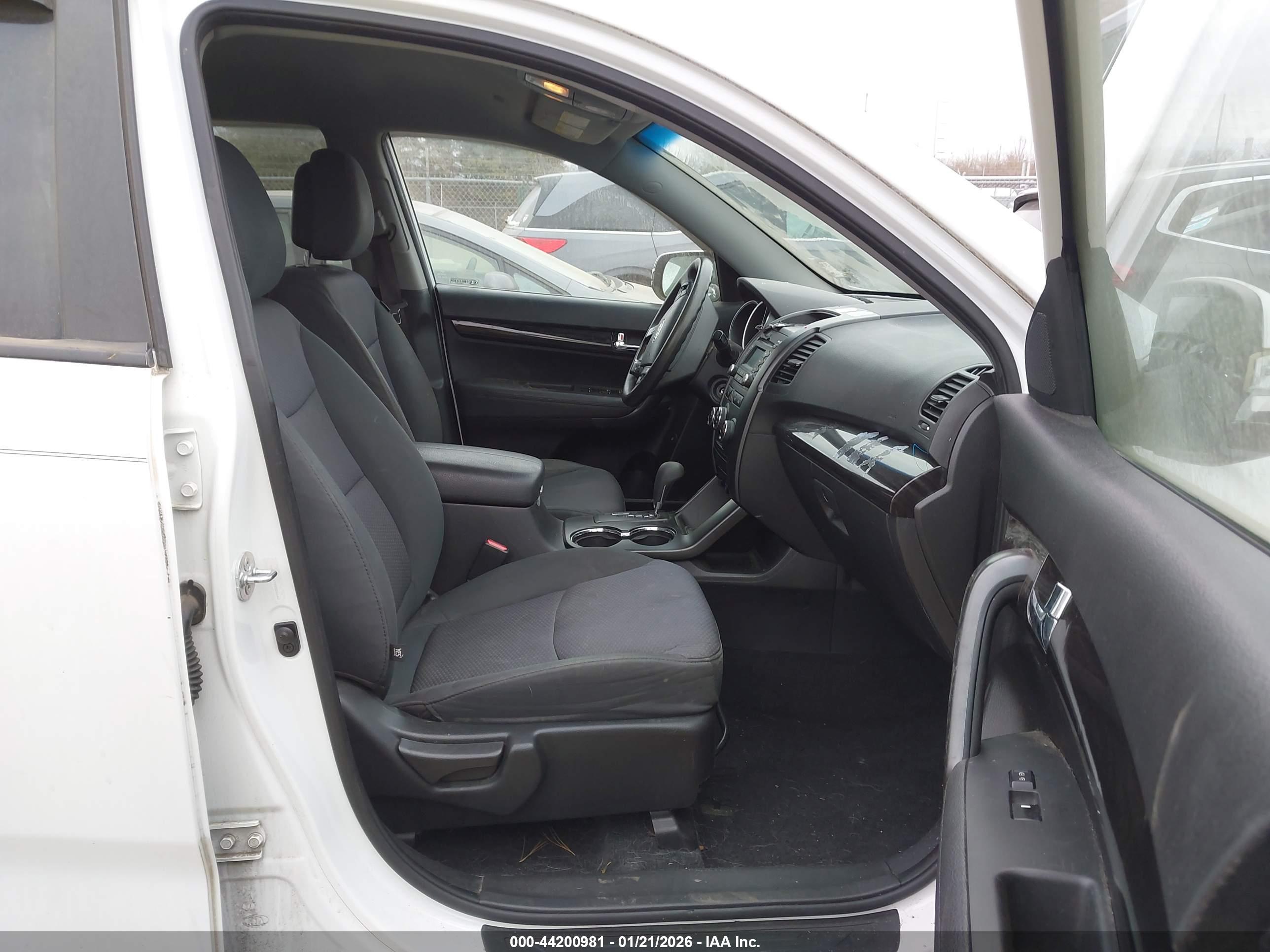 KIA SORENTO image 5