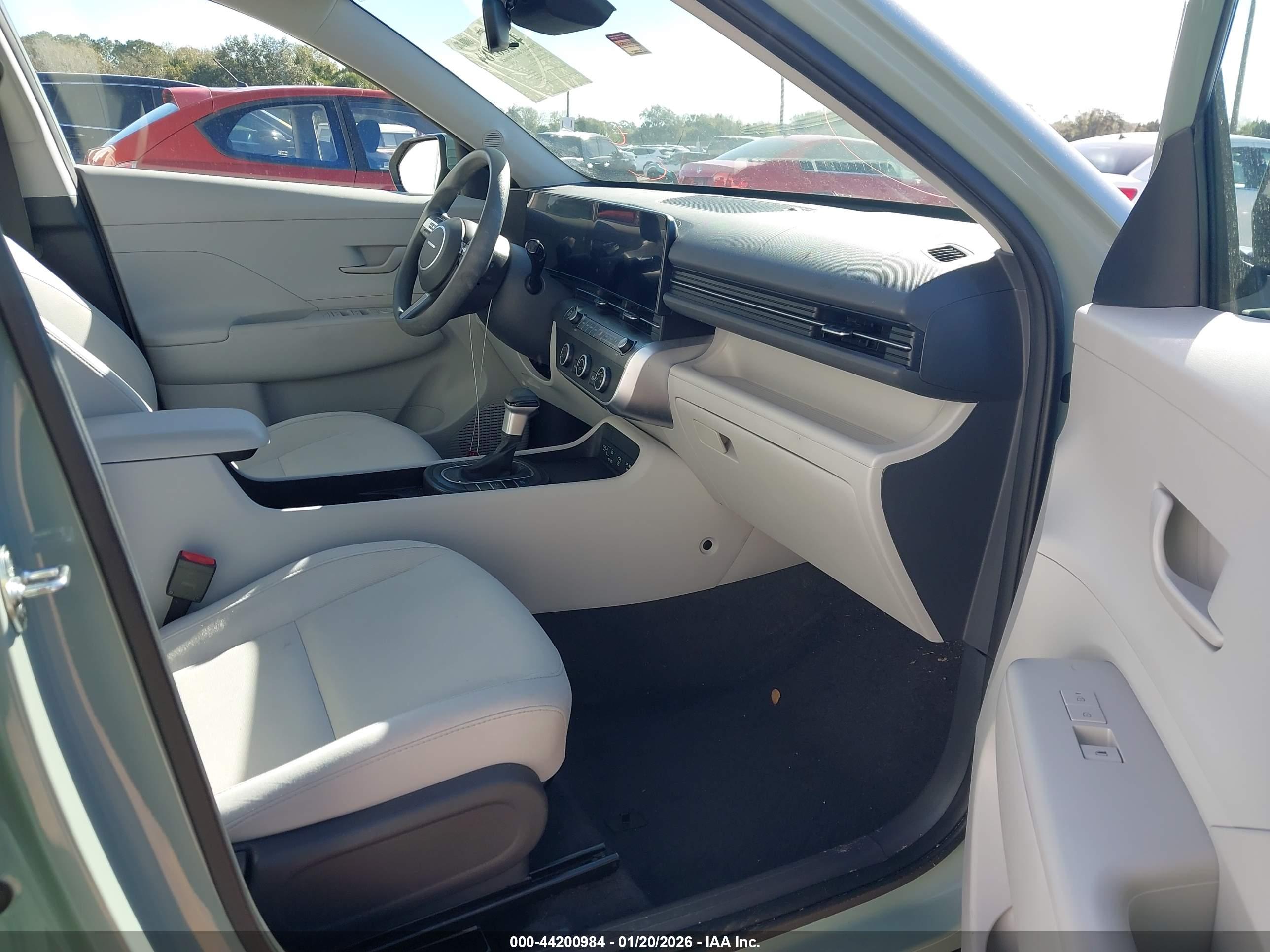 HYUNDAI KONA image 5