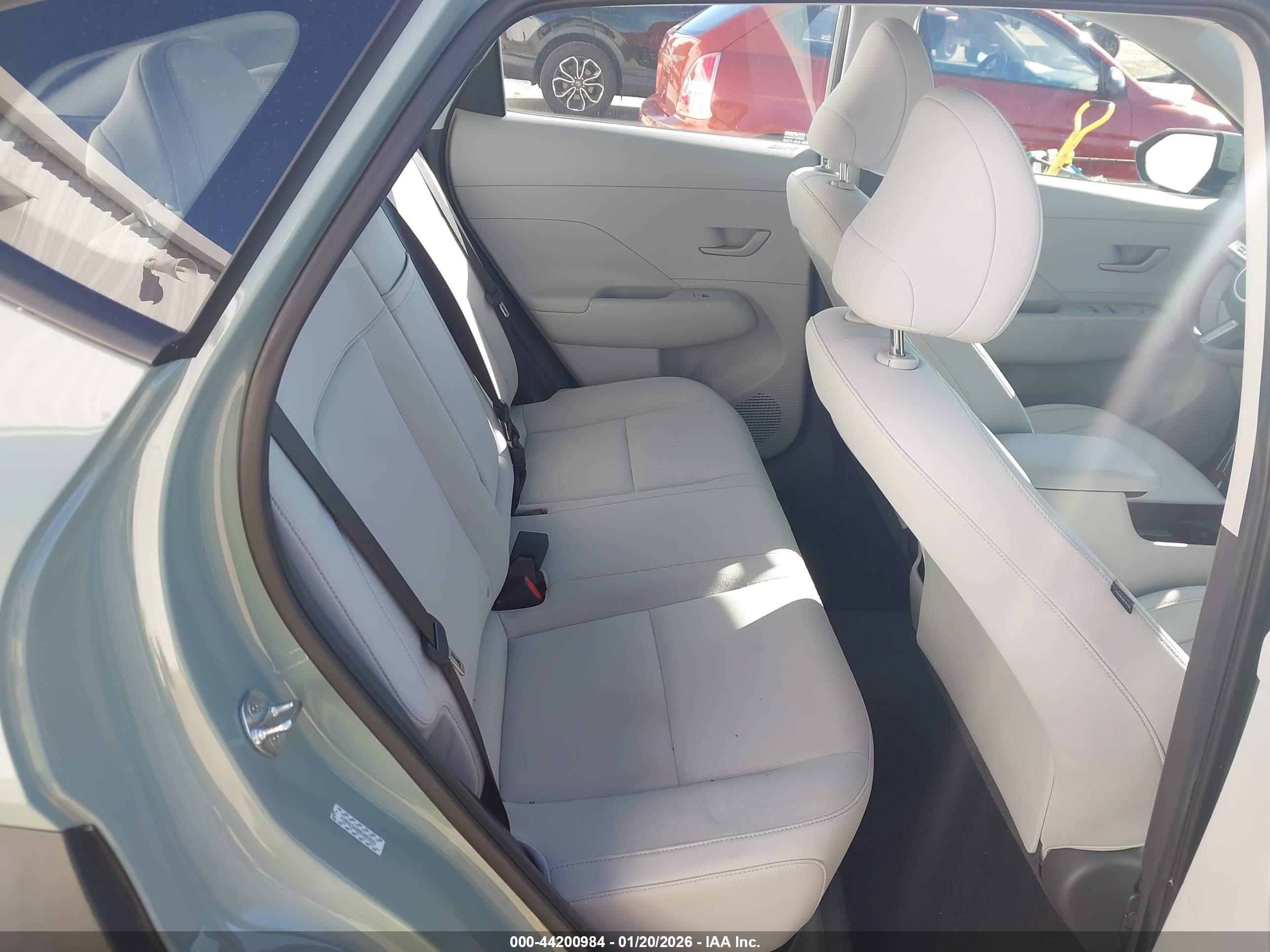 HYUNDAI KONA image 8