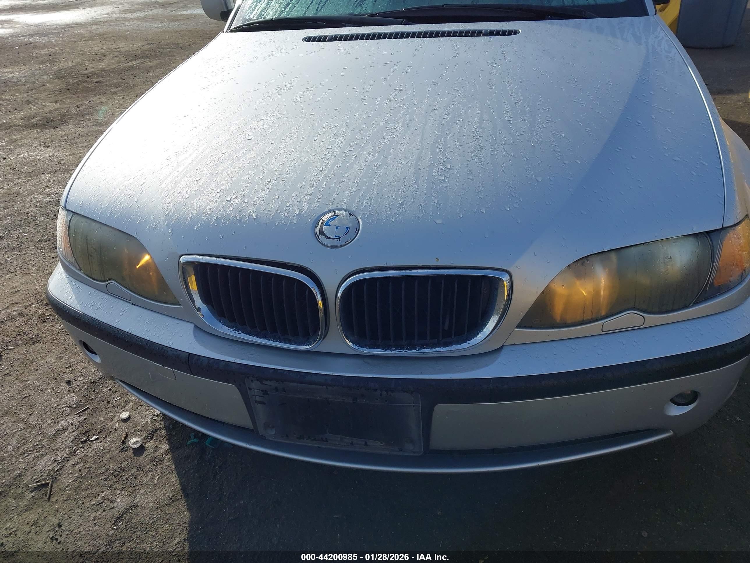 BMW 325XI image 6