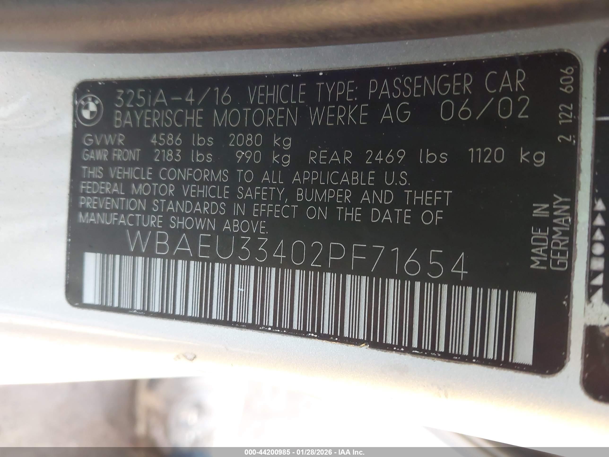 BMW 325XI image 9