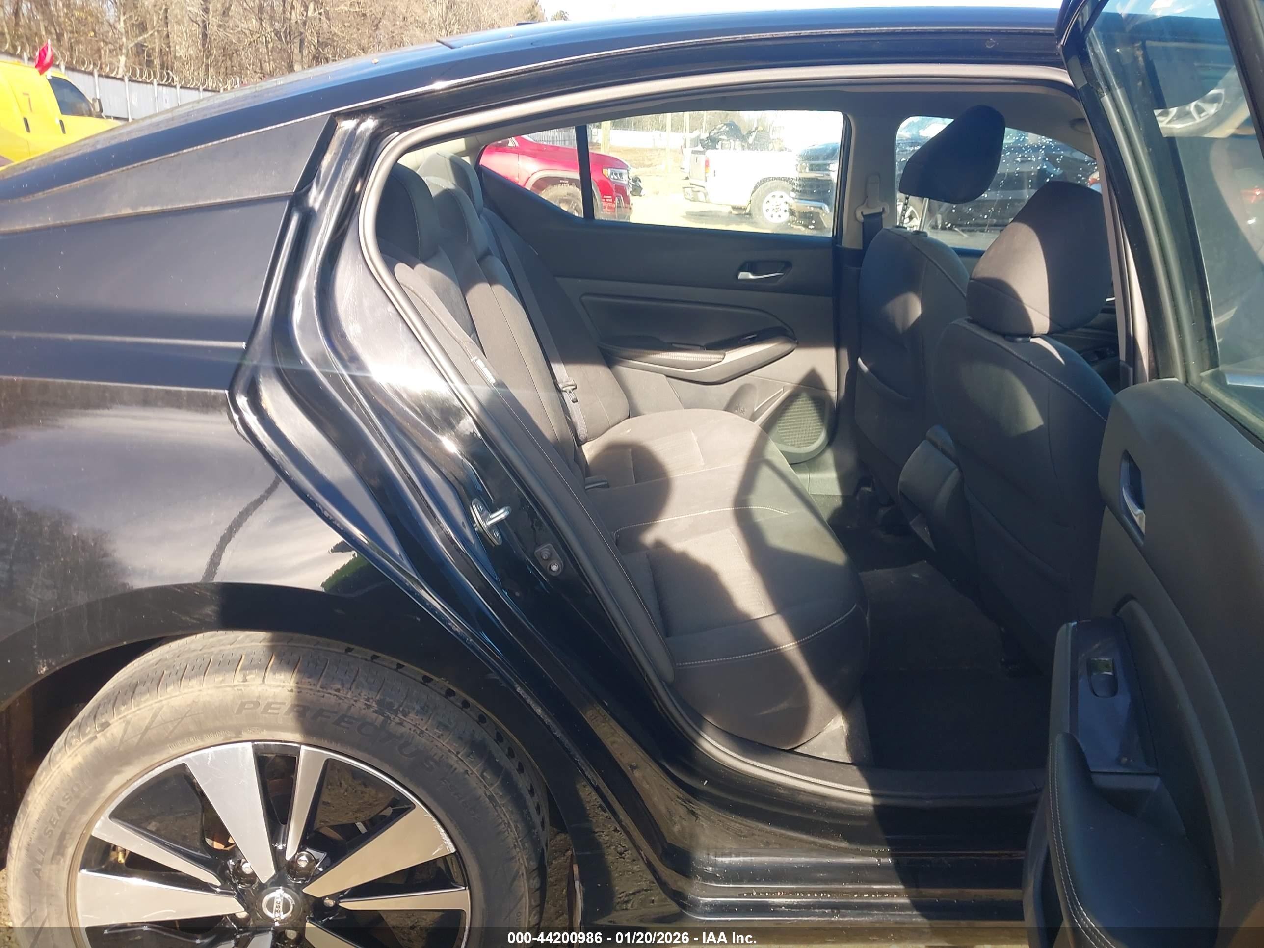 NISSAN ALTIMA image 8