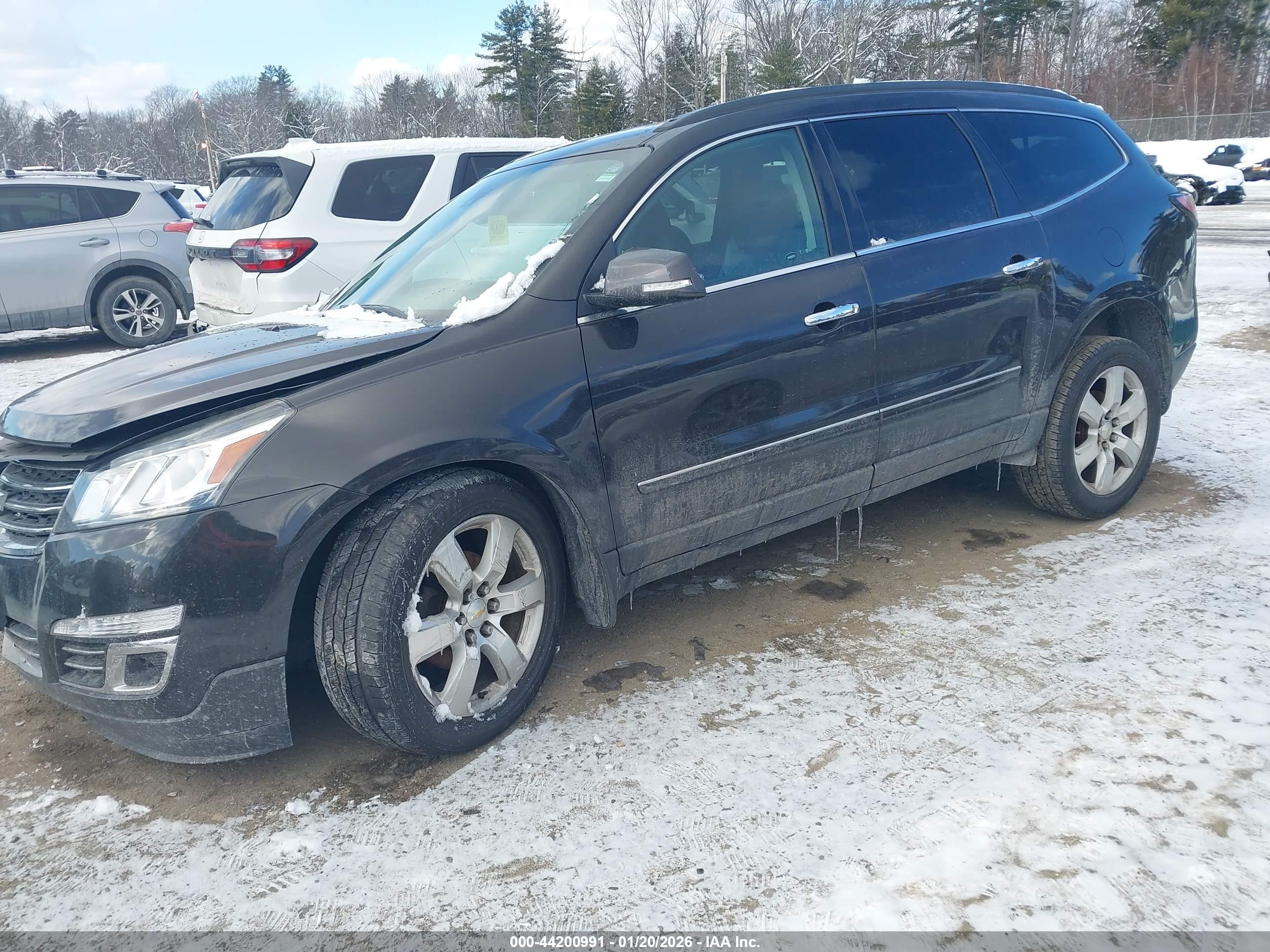 CHEVROLET TRAVERSE image 2
