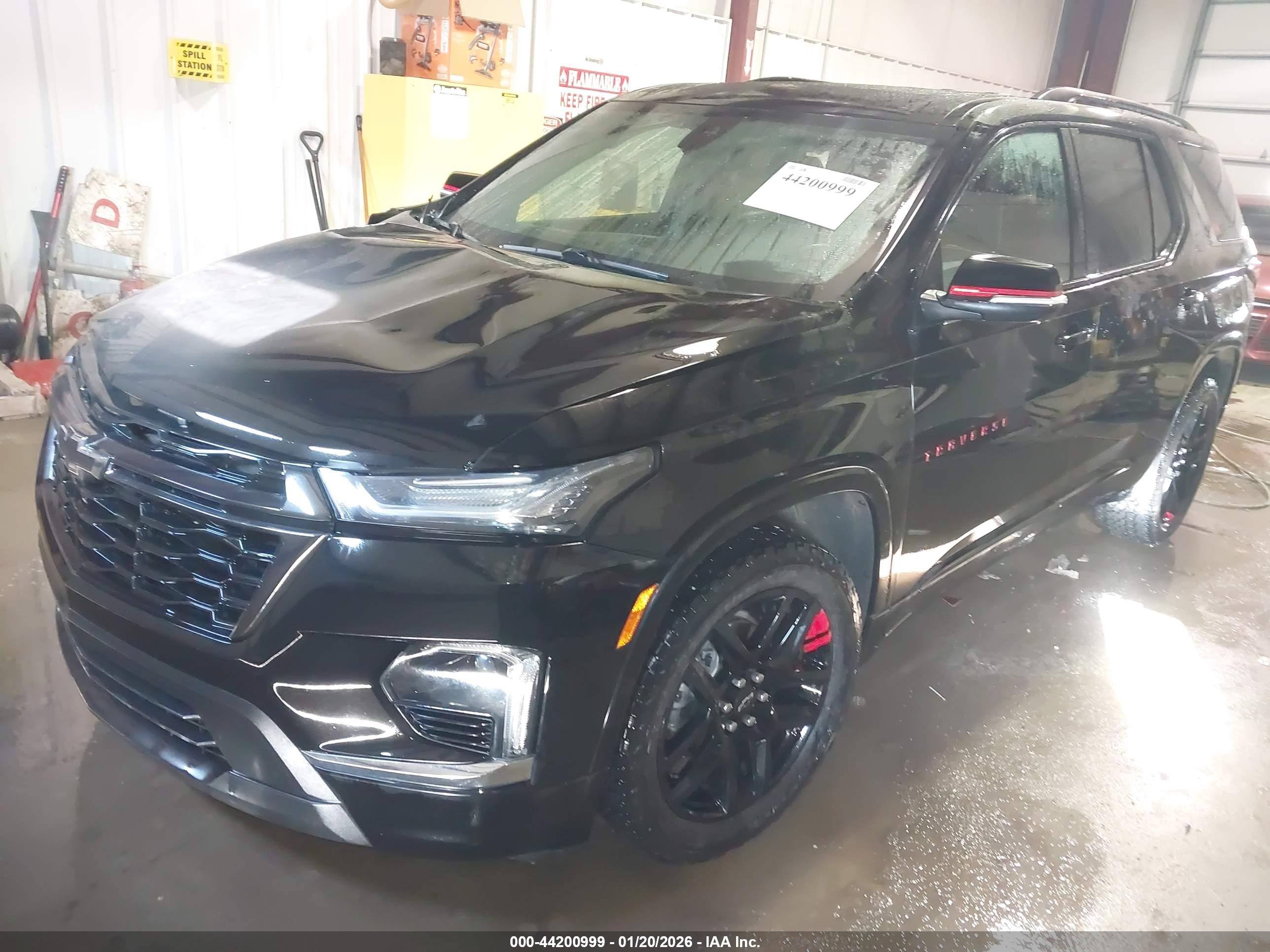 CHEVROLET TRAVERSE image 2