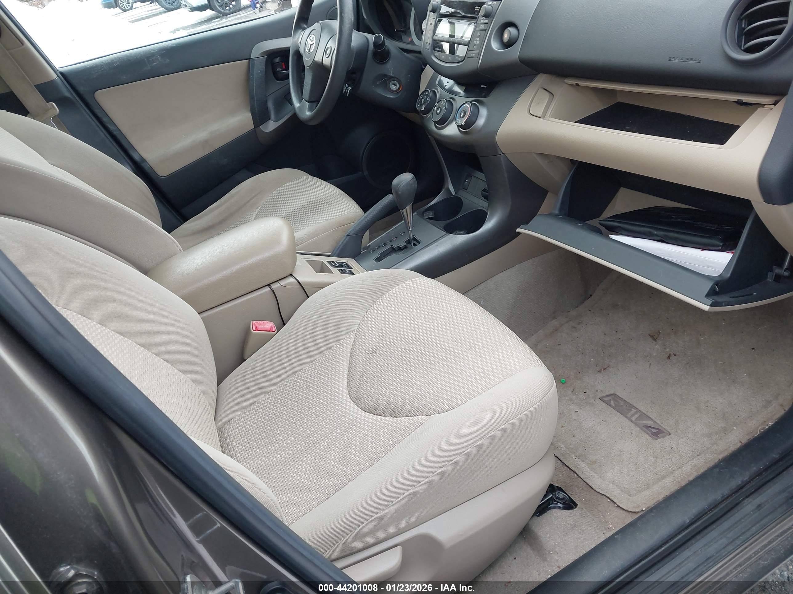 TOYOTA RAV4 image 5