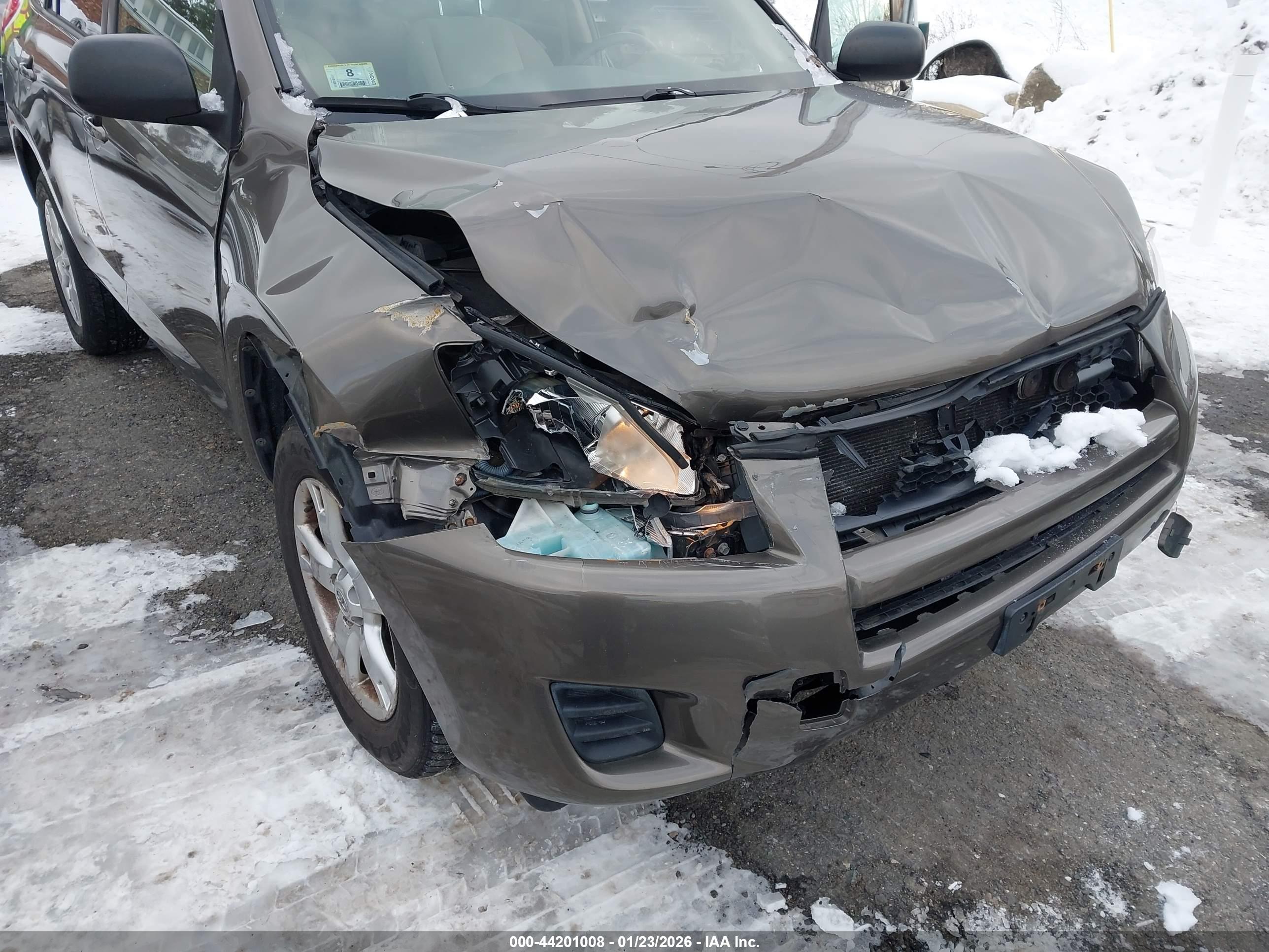 TOYOTA RAV4 image 6
