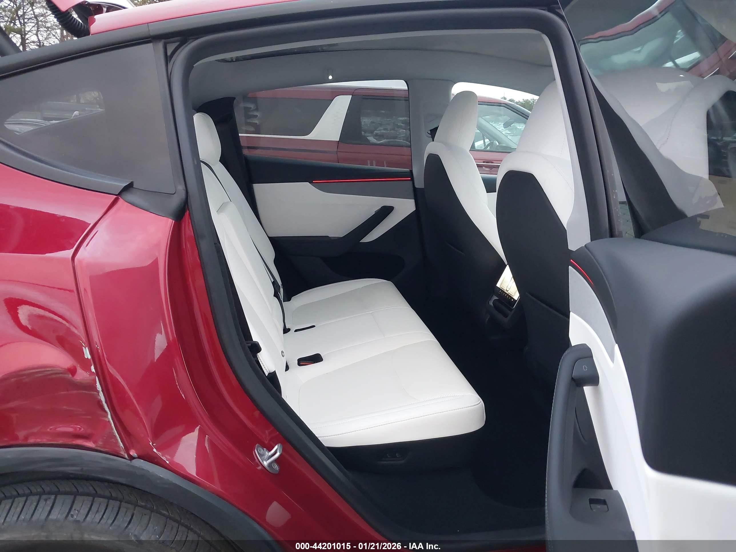 TESLA MODEL image 8