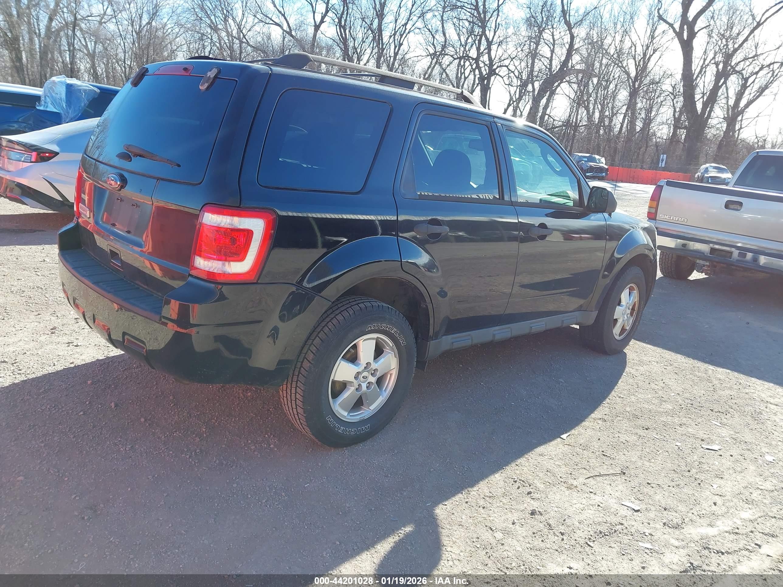 FORD ESCAPE image 4