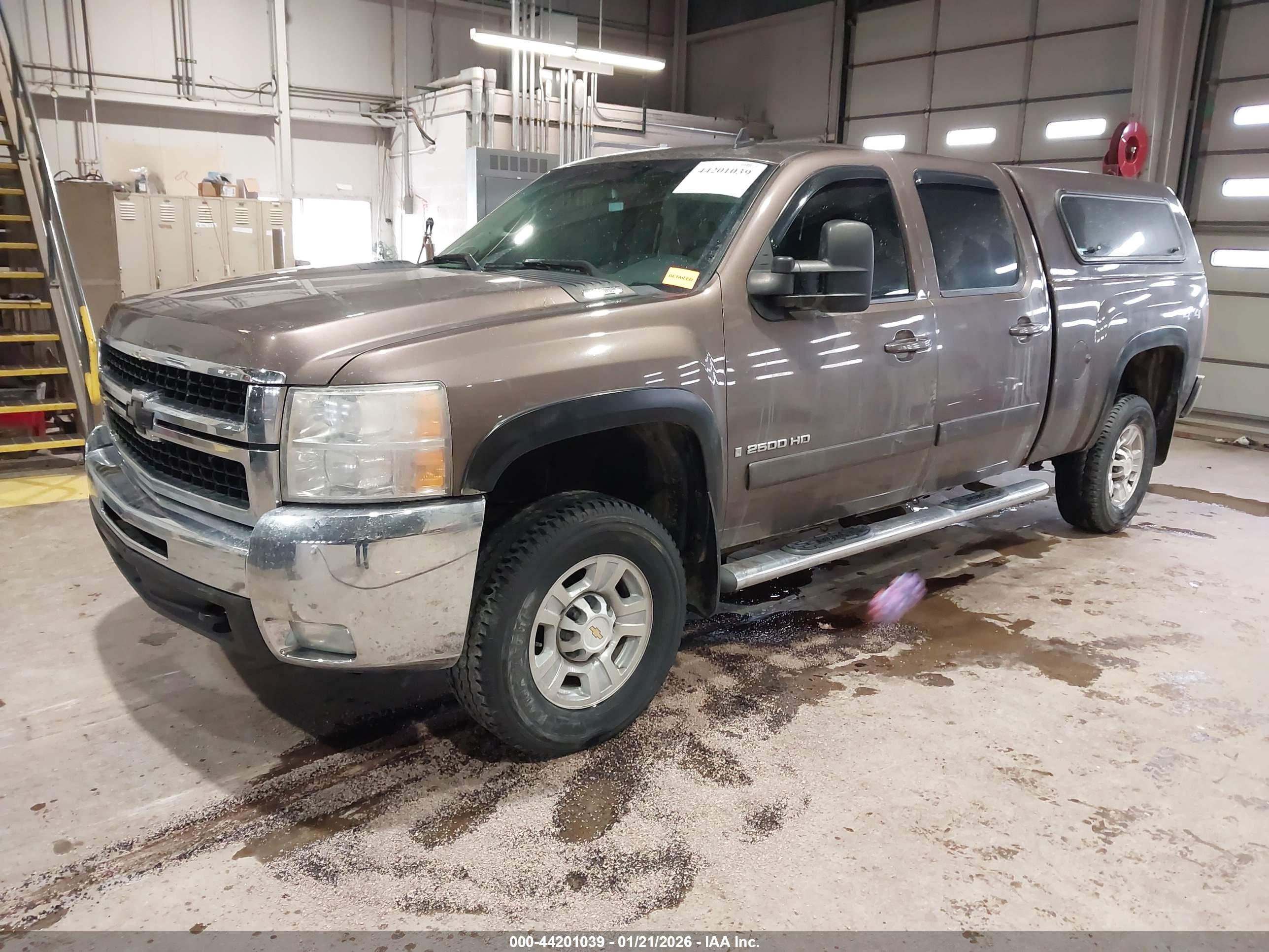 CHEVROLET SILVERADO image 2