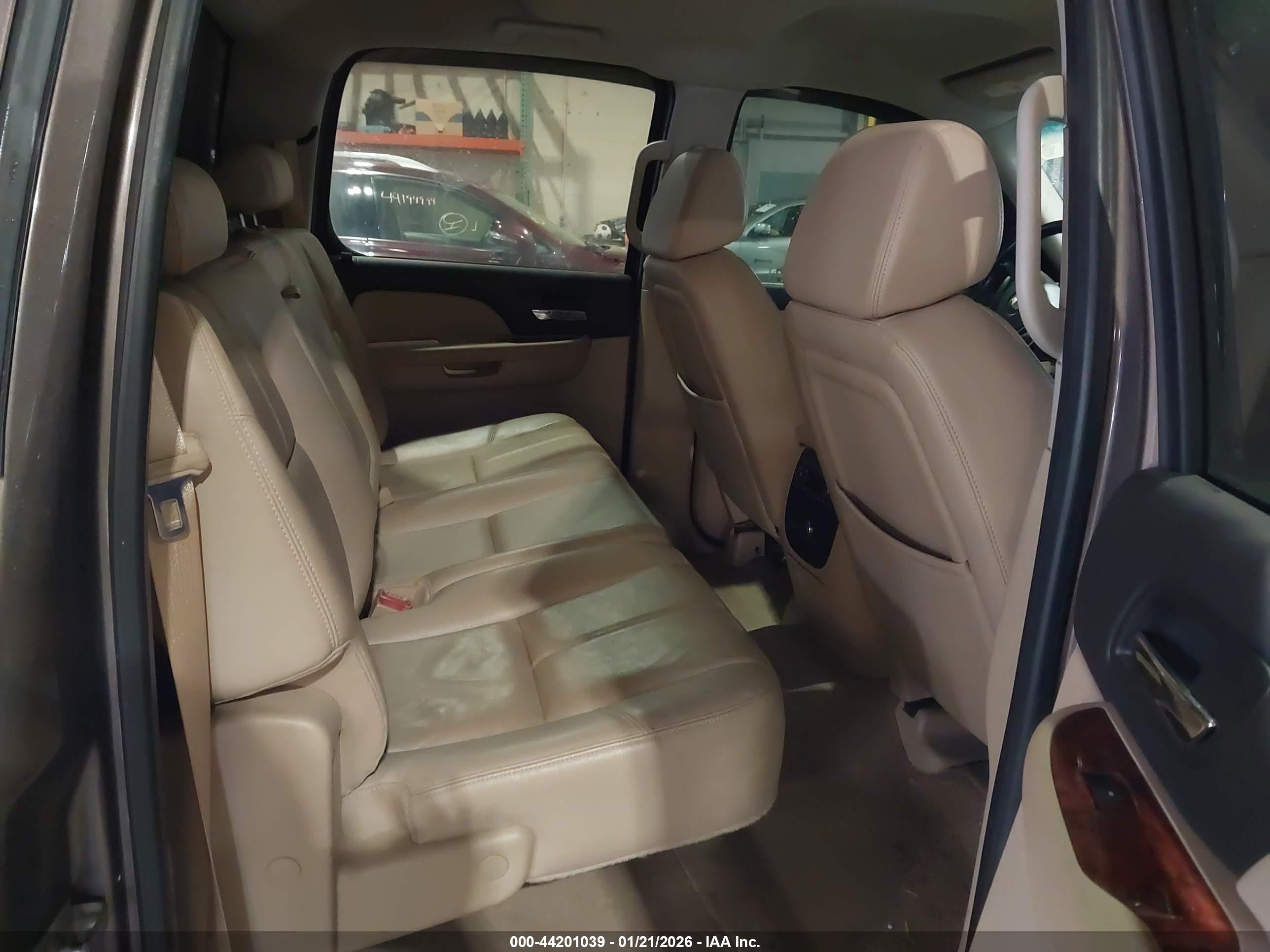 CHEVROLET SILVERADO image 8