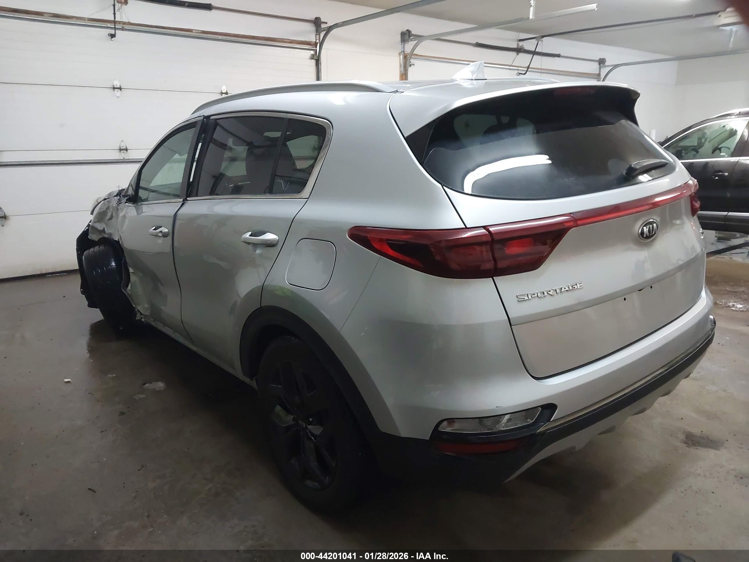 KIA SPORTAGE image 3