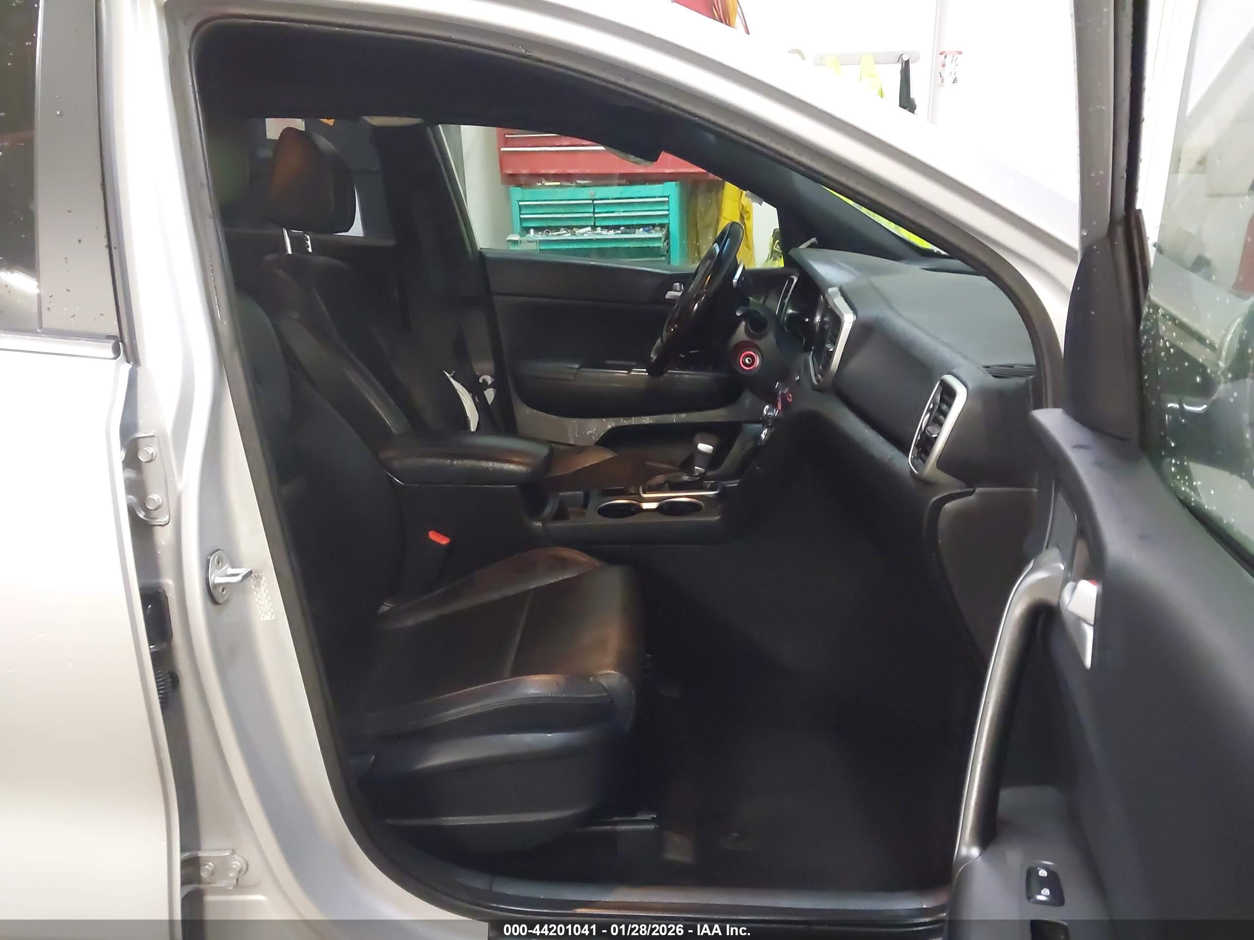 KIA SPORTAGE image 5
