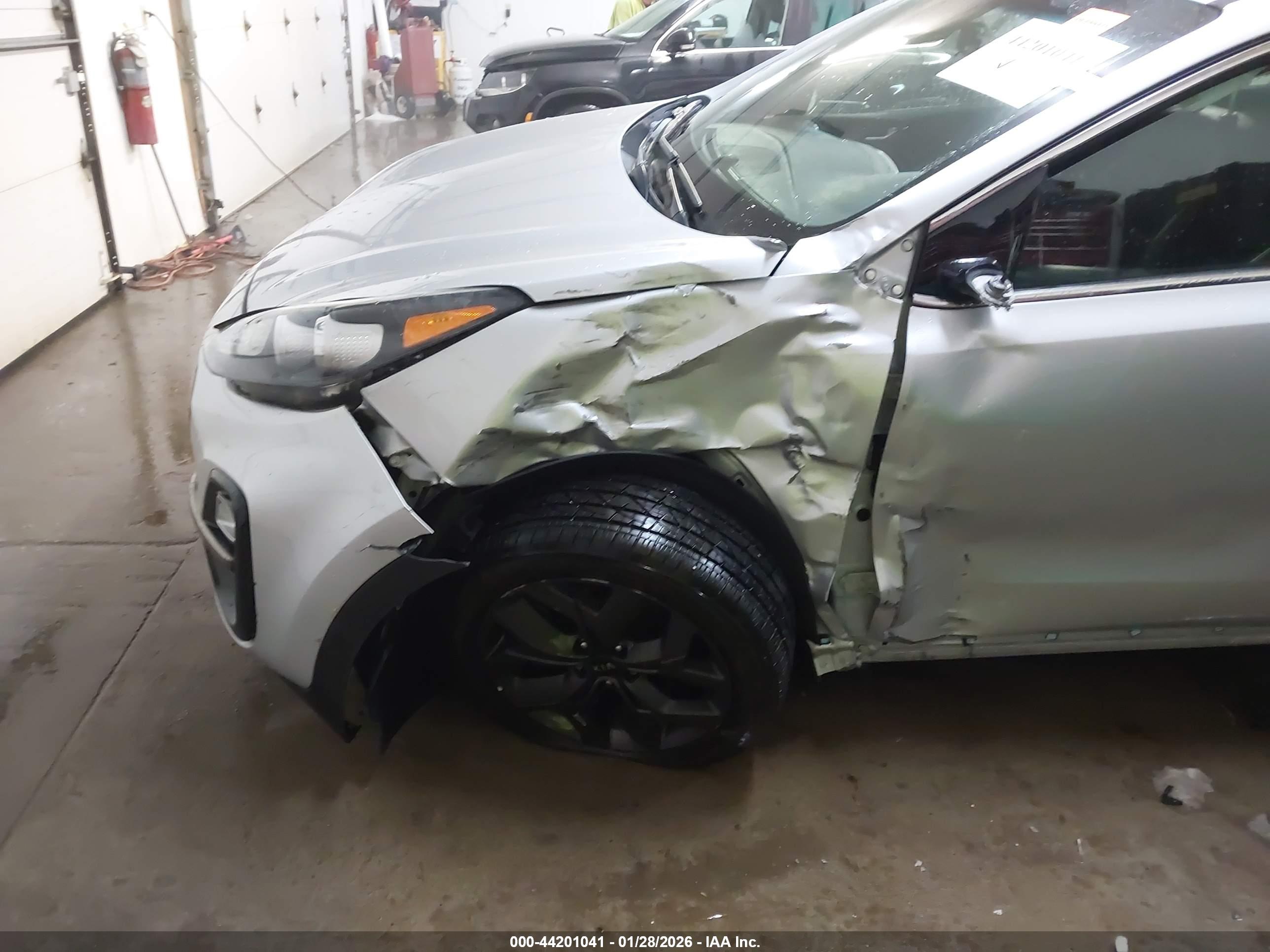 KIA SPORTAGE image 6