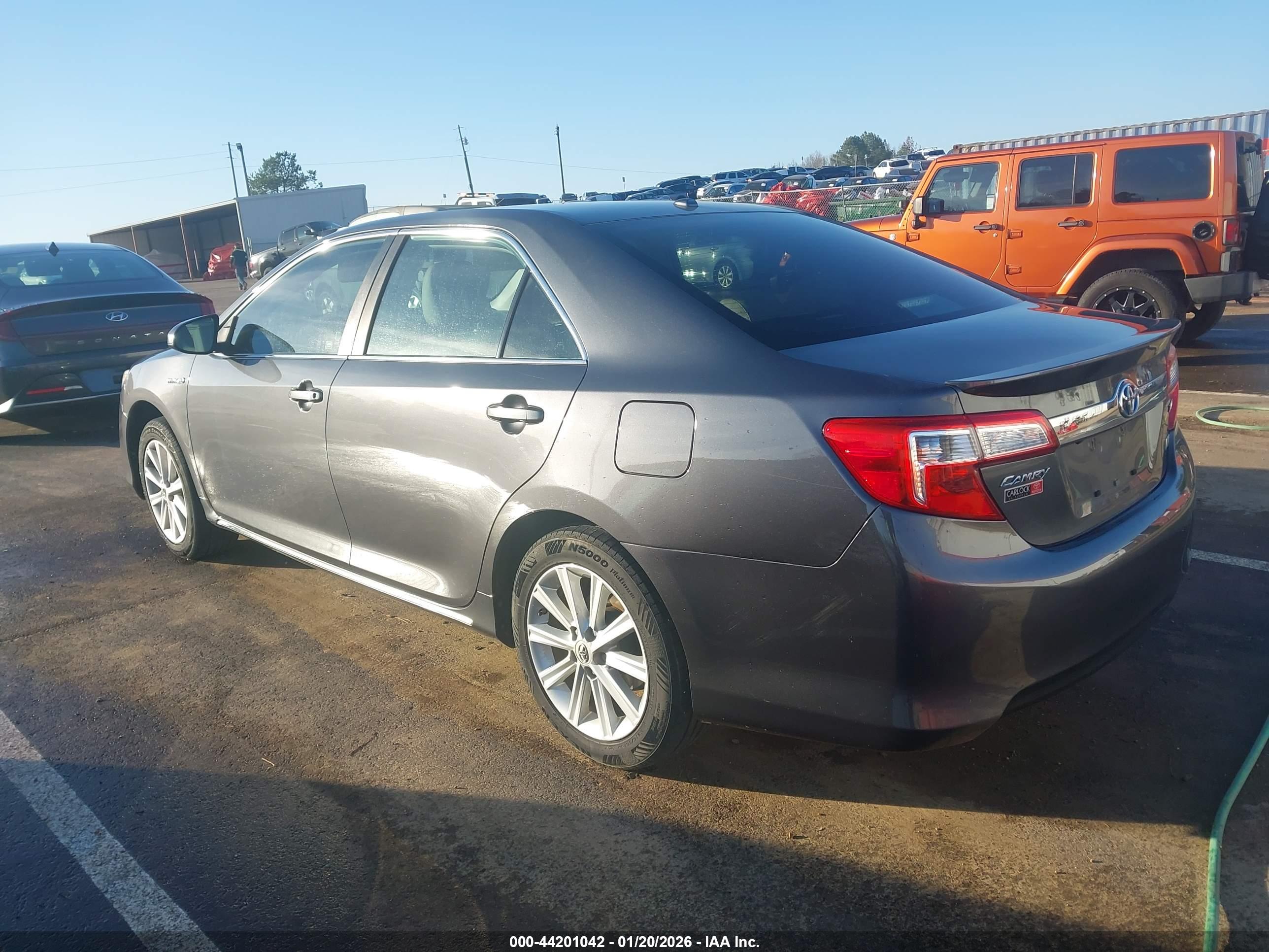 TOYOTA CAMRY image 3