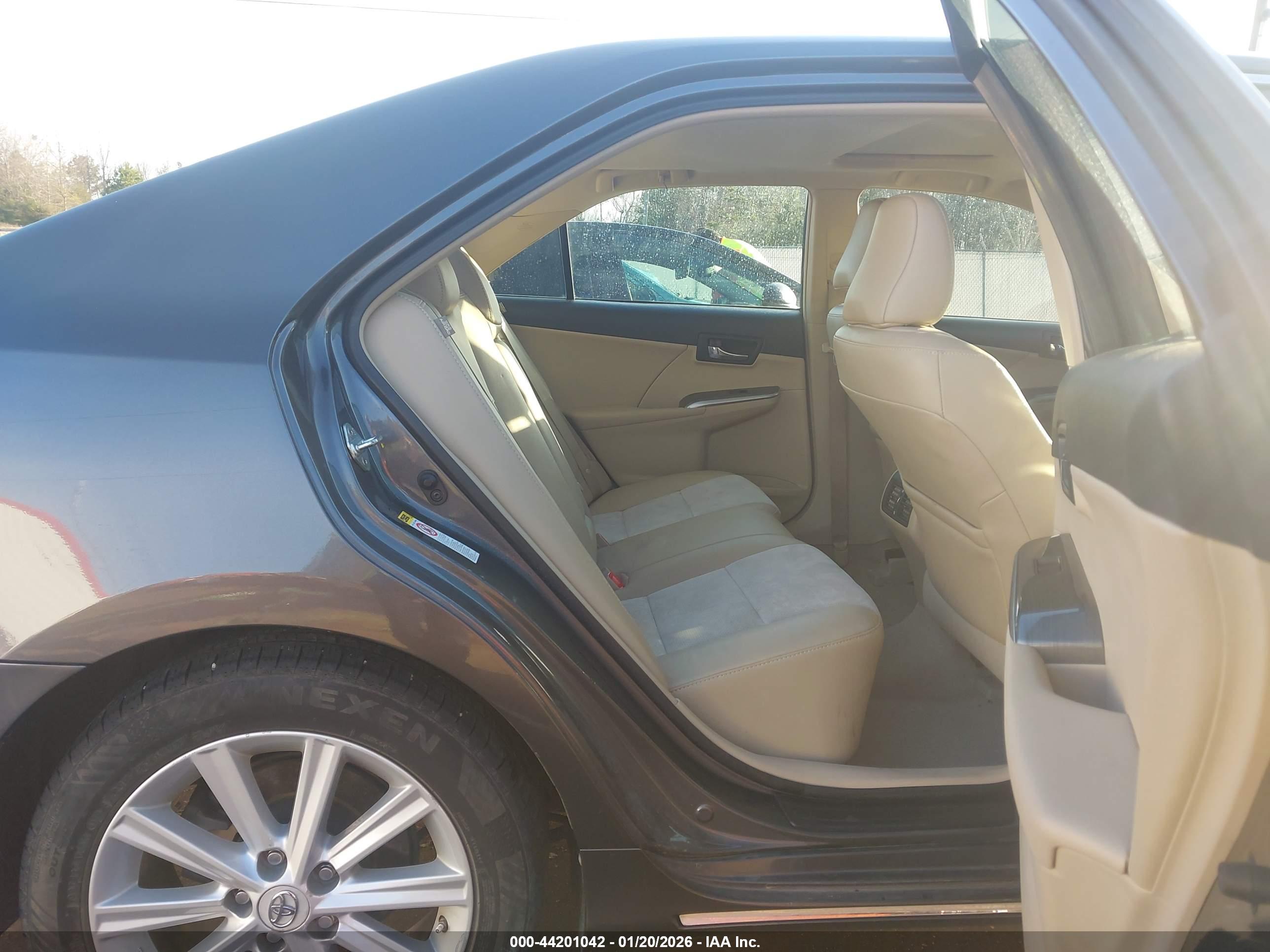 TOYOTA CAMRY image 8