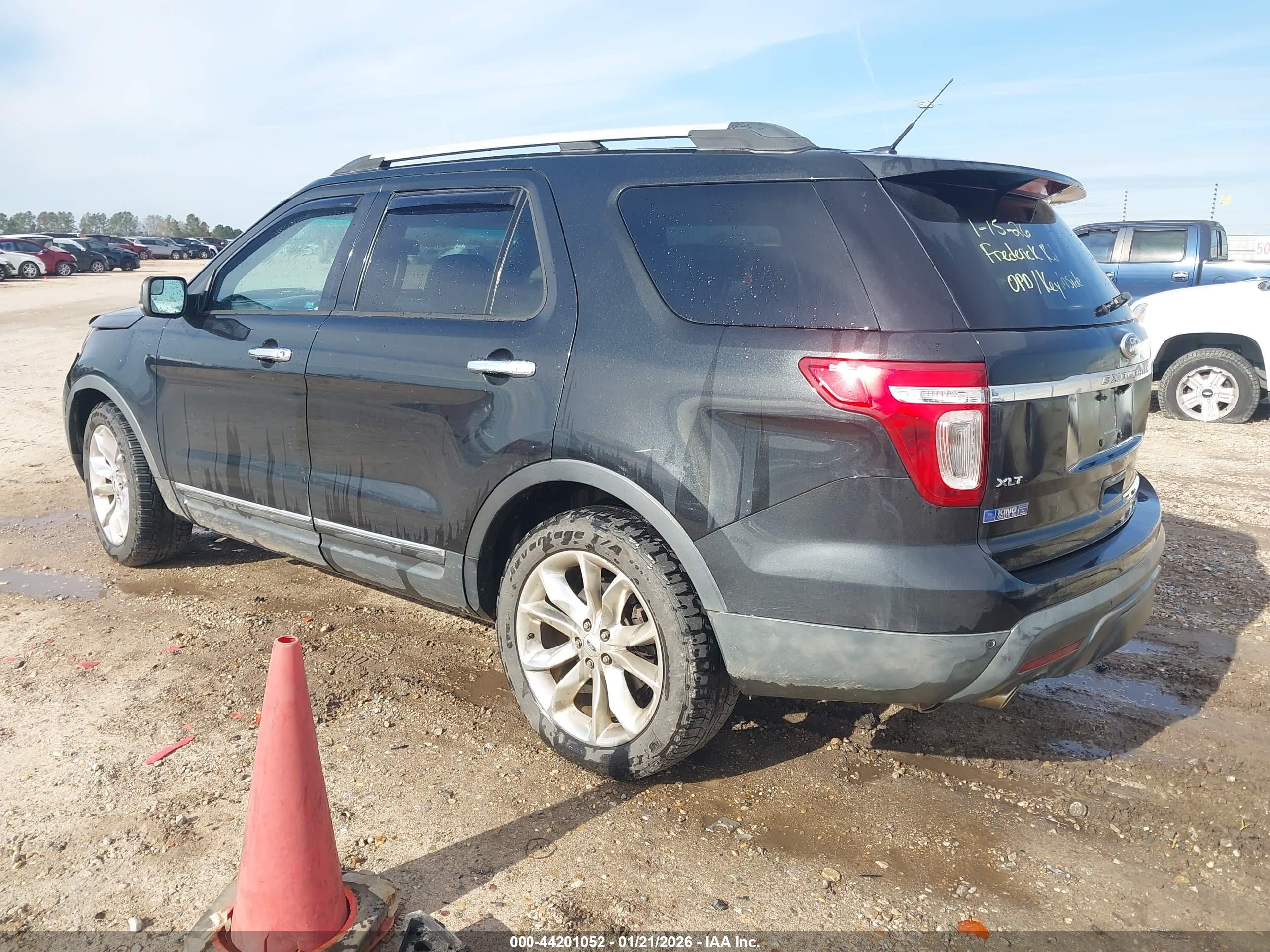 FORD EXPLORER image 3