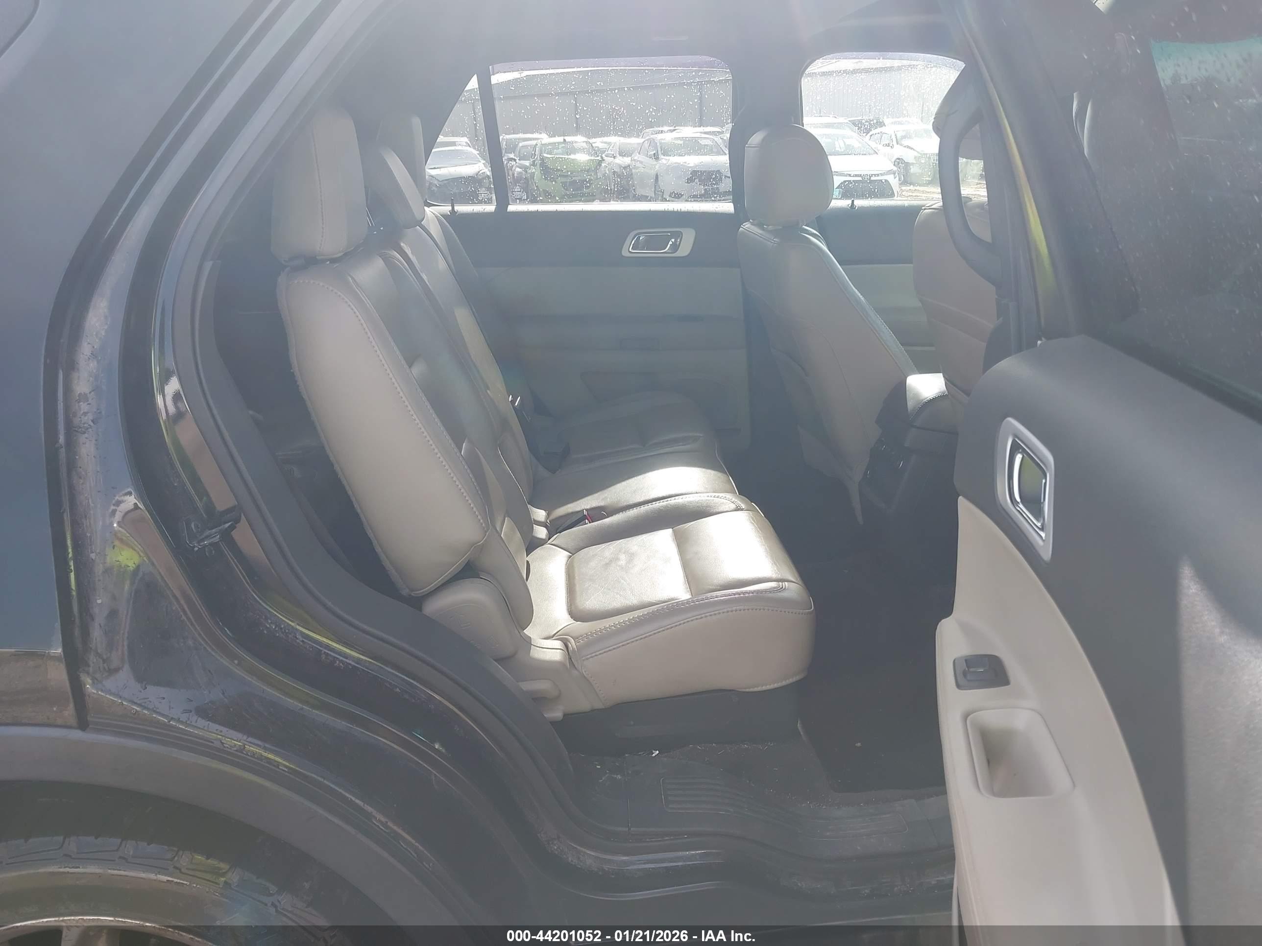 FORD EXPLORER image 8