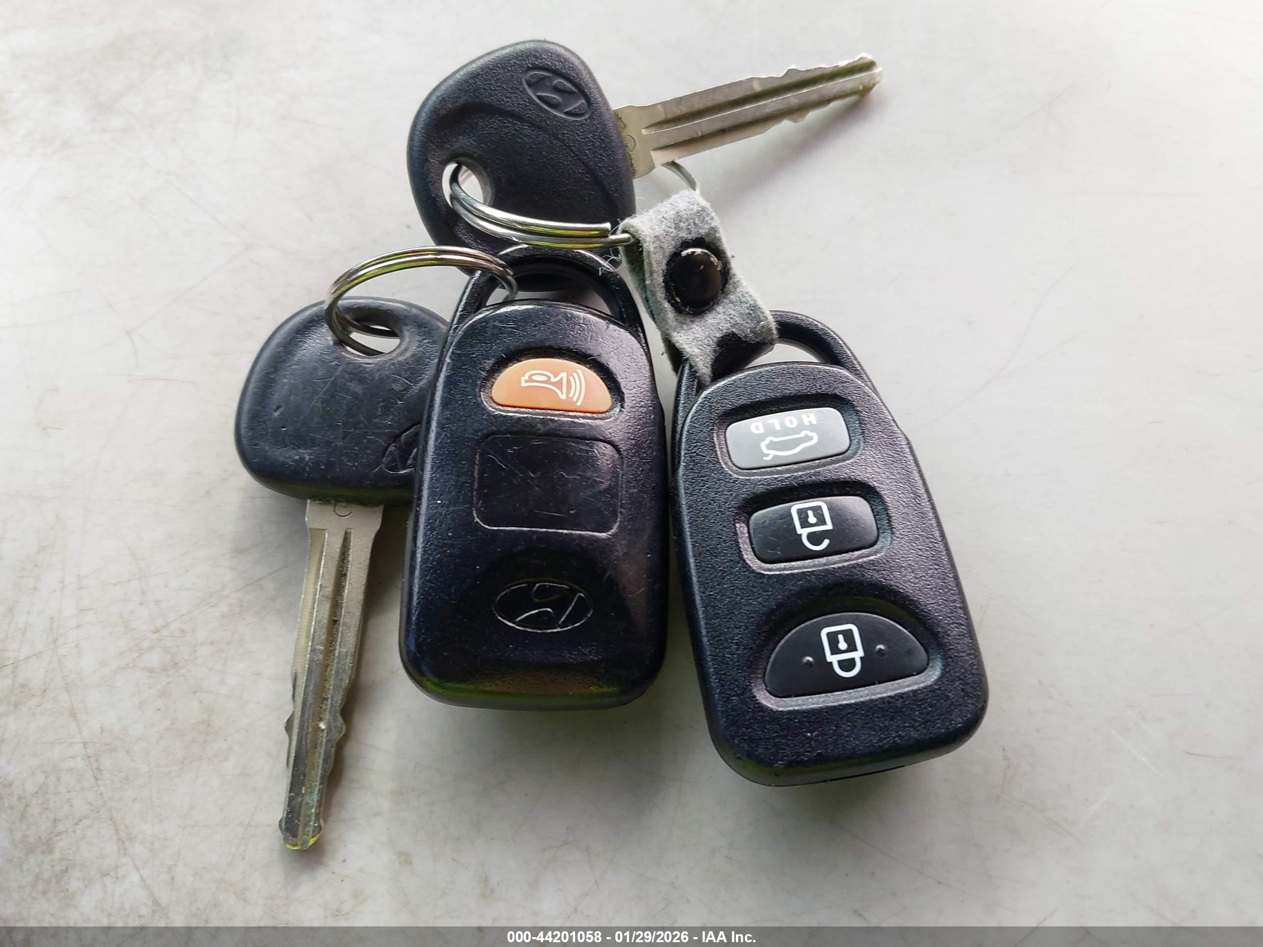 HYUNDAI ELANTRA image 11