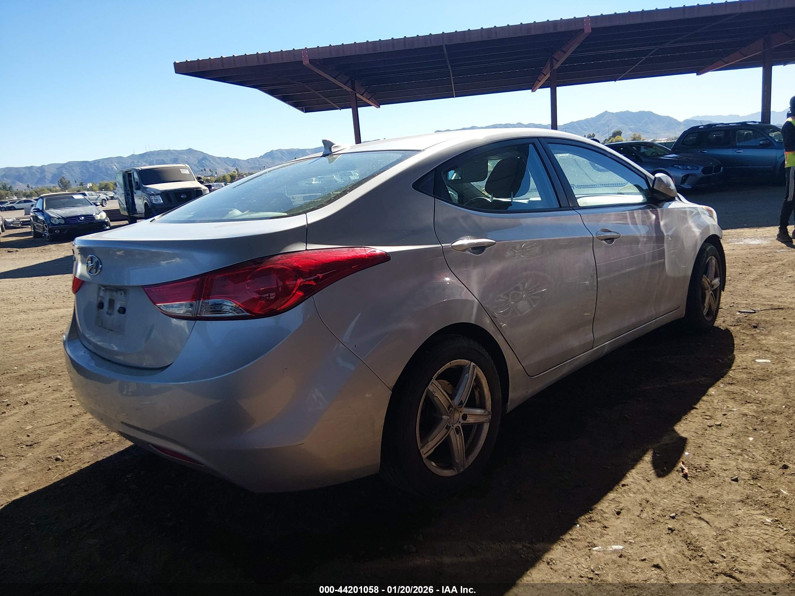 HYUNDAI ELANTRA image 4