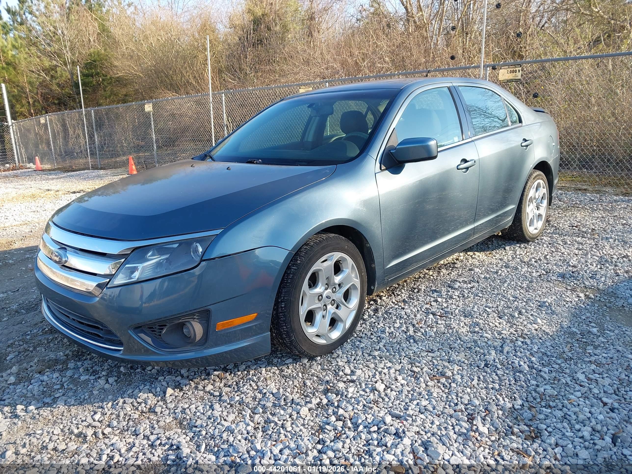 FORD FUSION image 2