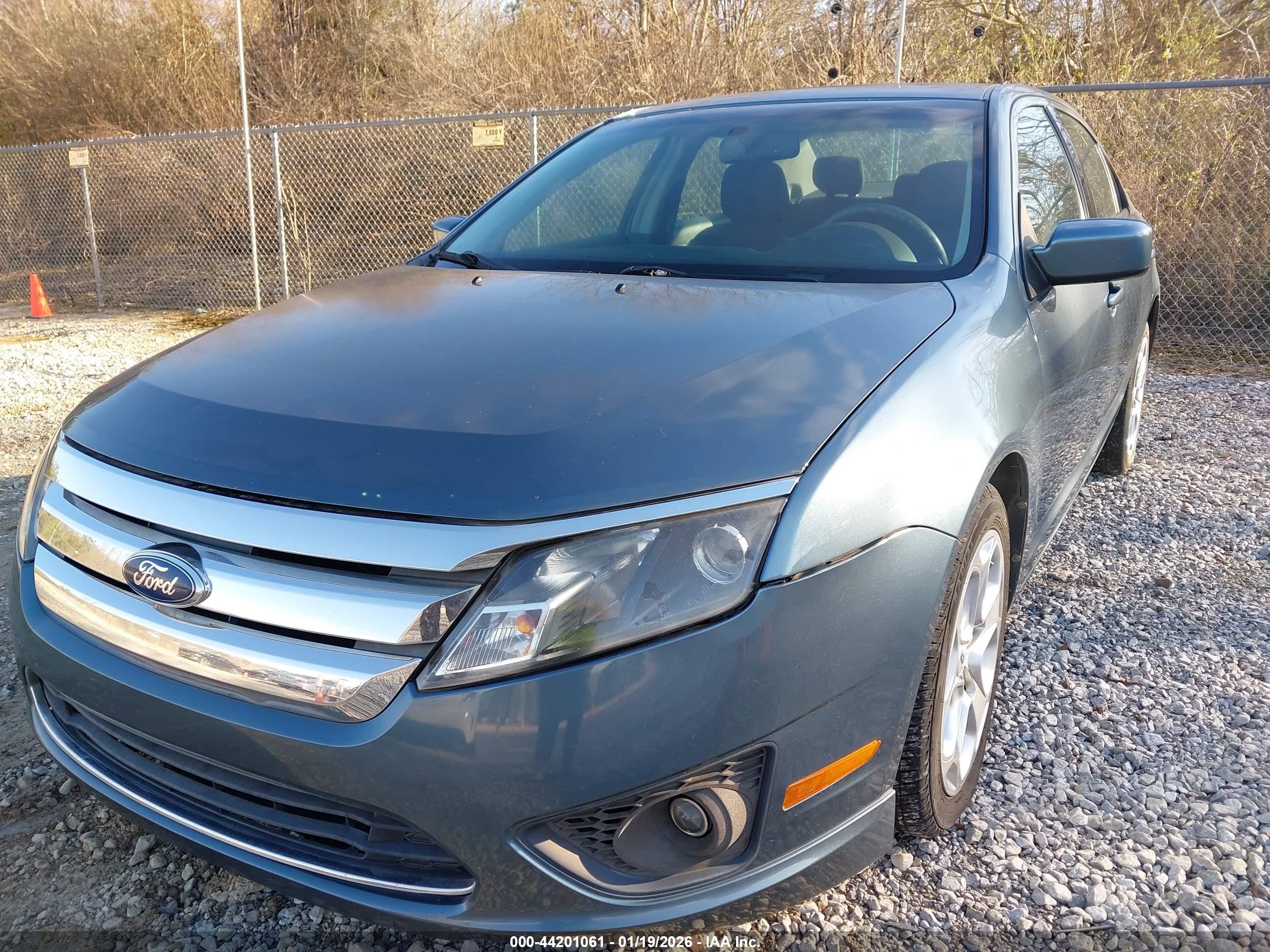 FORD FUSION image 6