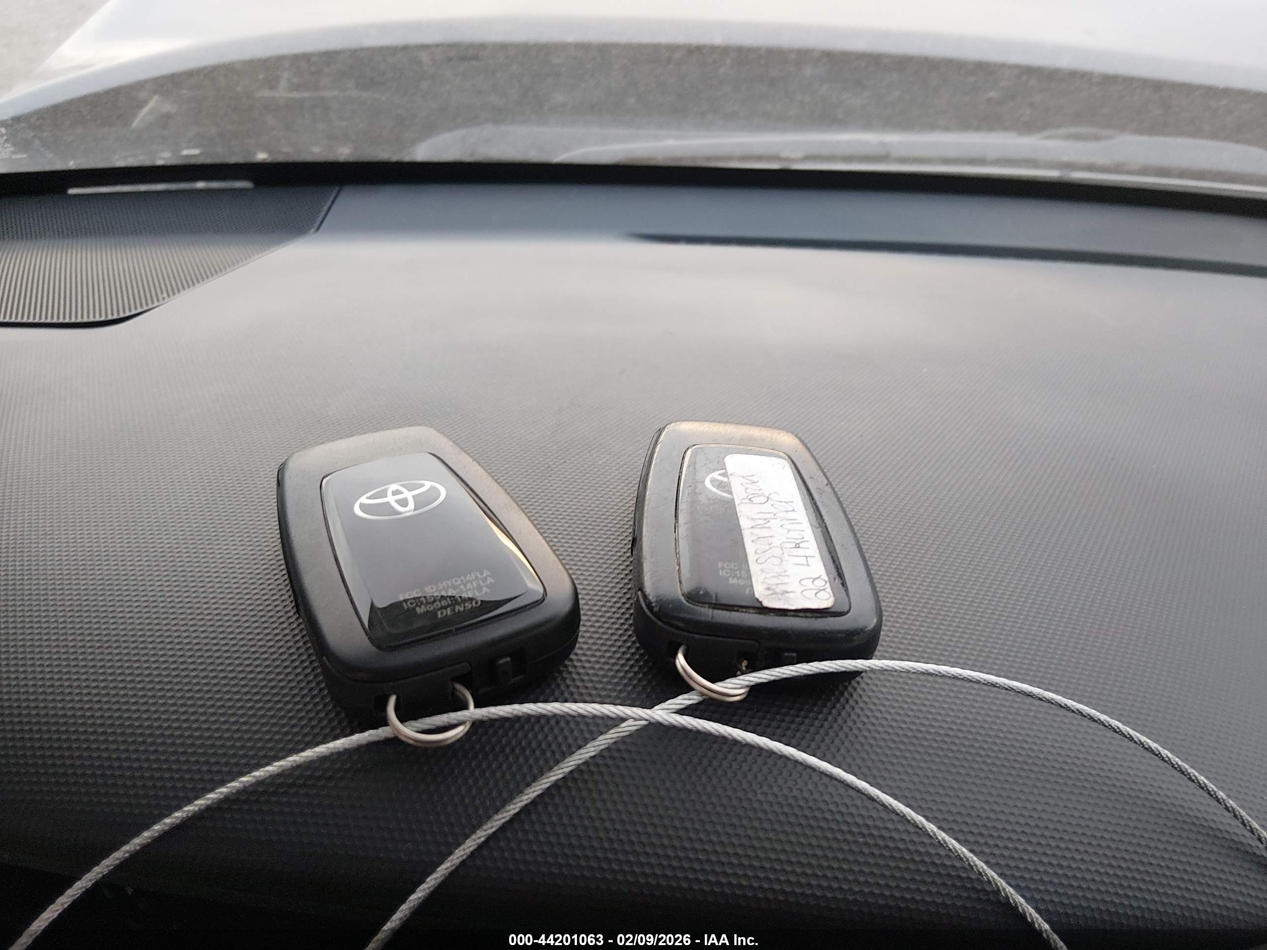TOYOTA 4RUNNER image 11