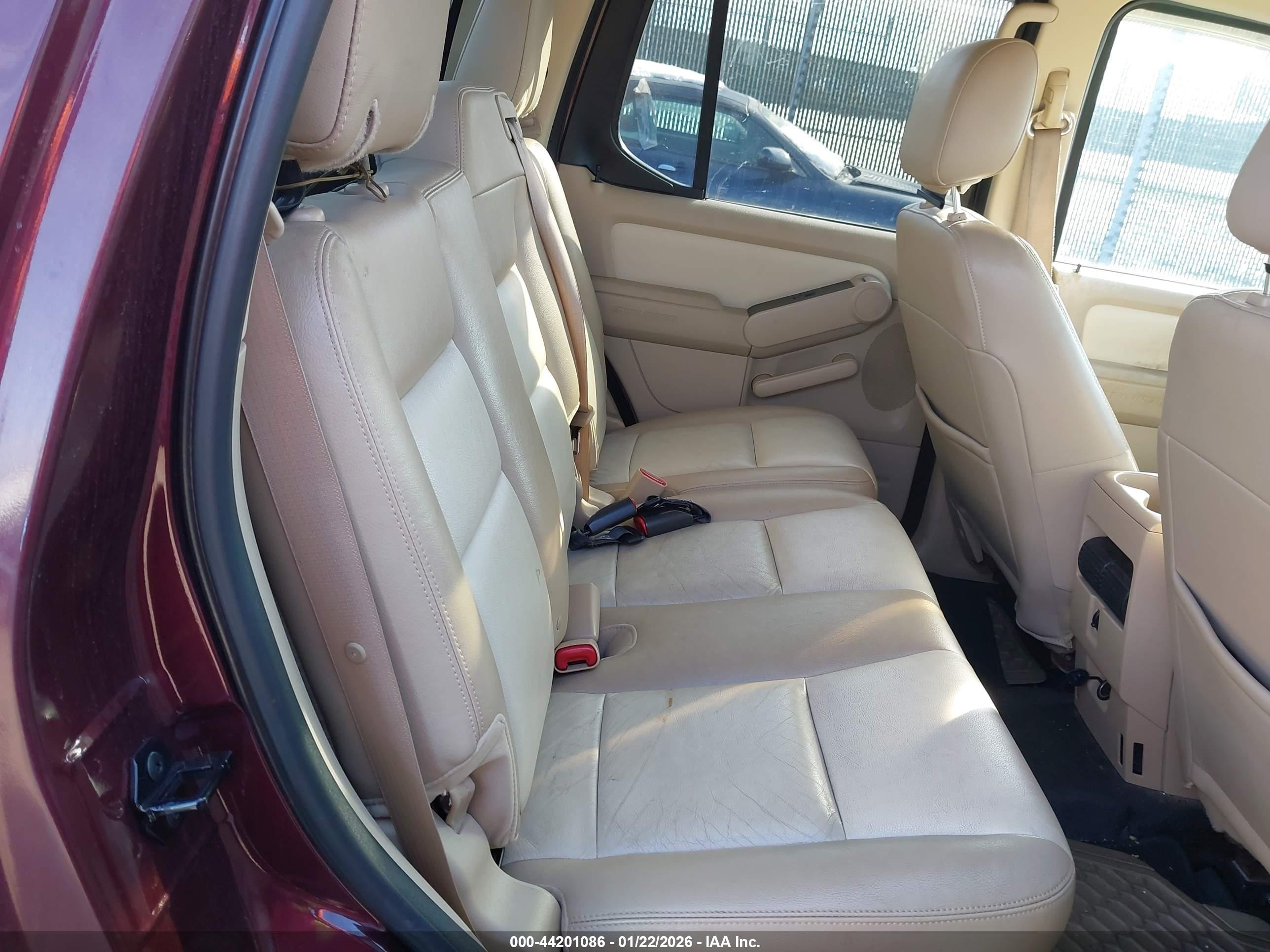 FORD EXPLORER image 8
