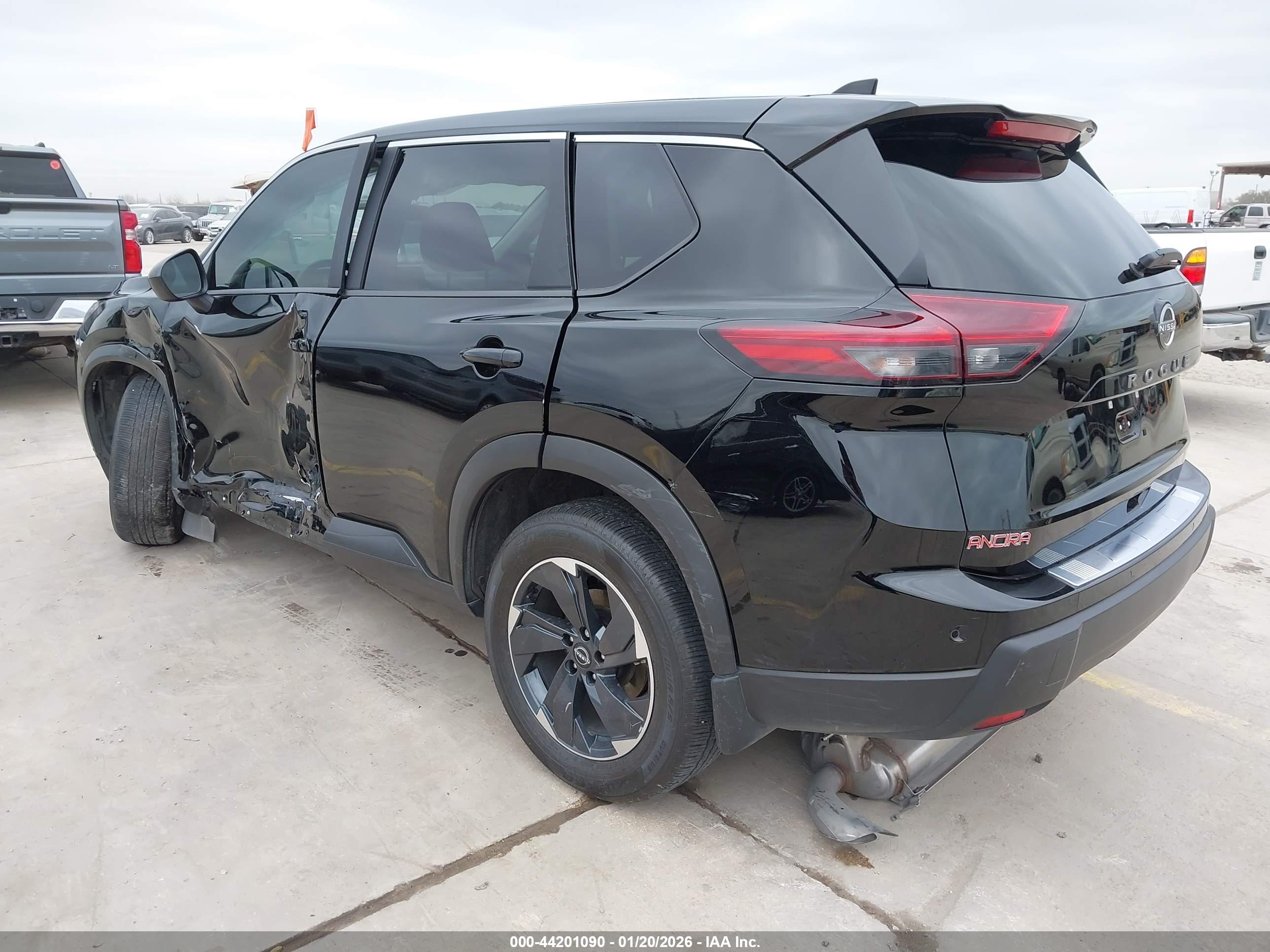 NISSAN ROGUE image 3