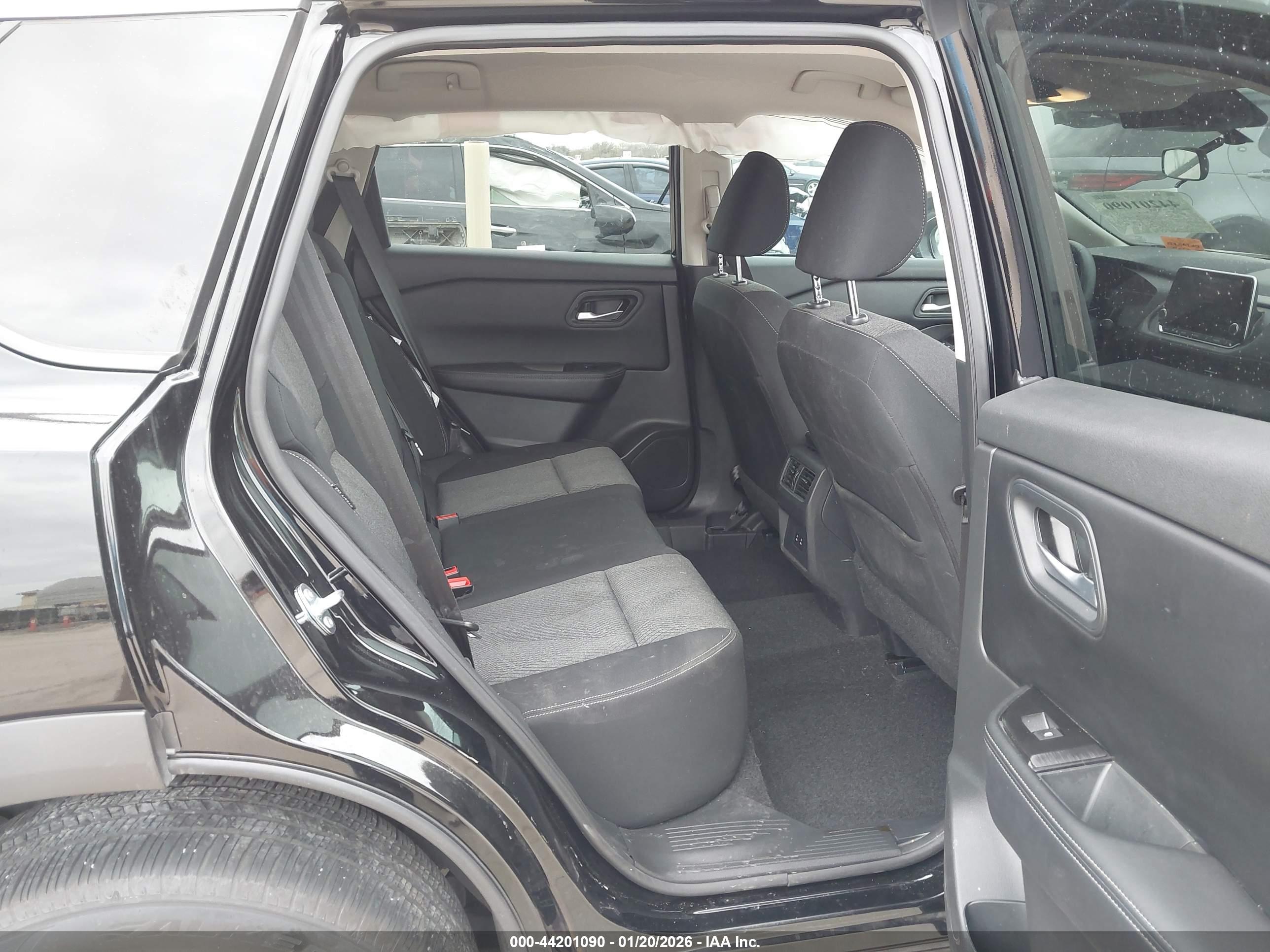 NISSAN ROGUE image 8