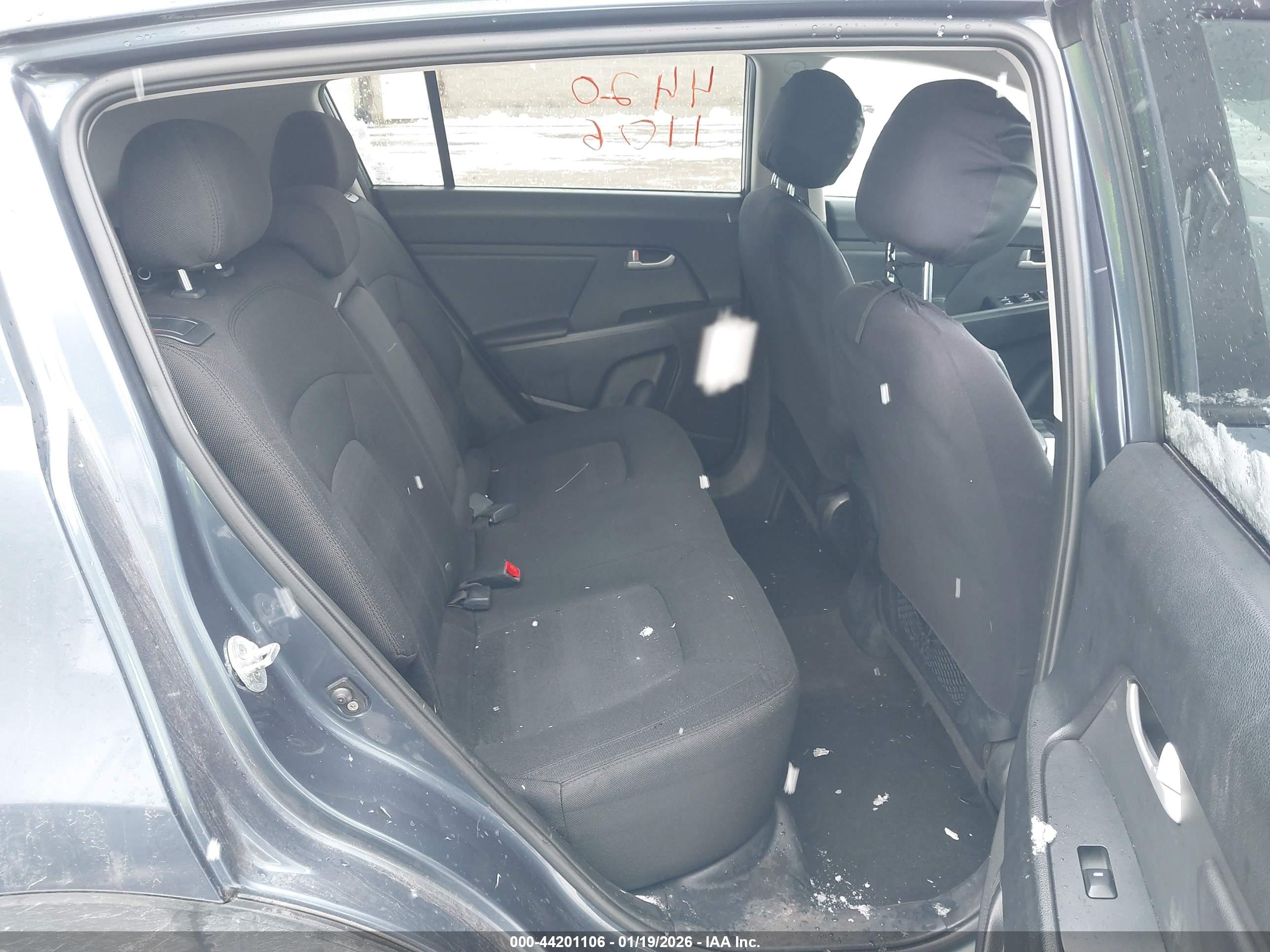 KIA SPORTAGE image 8