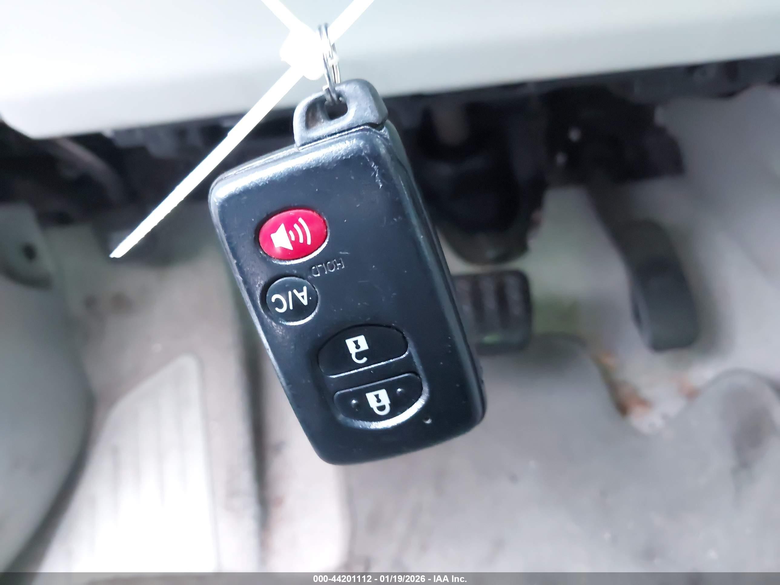 TOYOTA PRIUS image 11