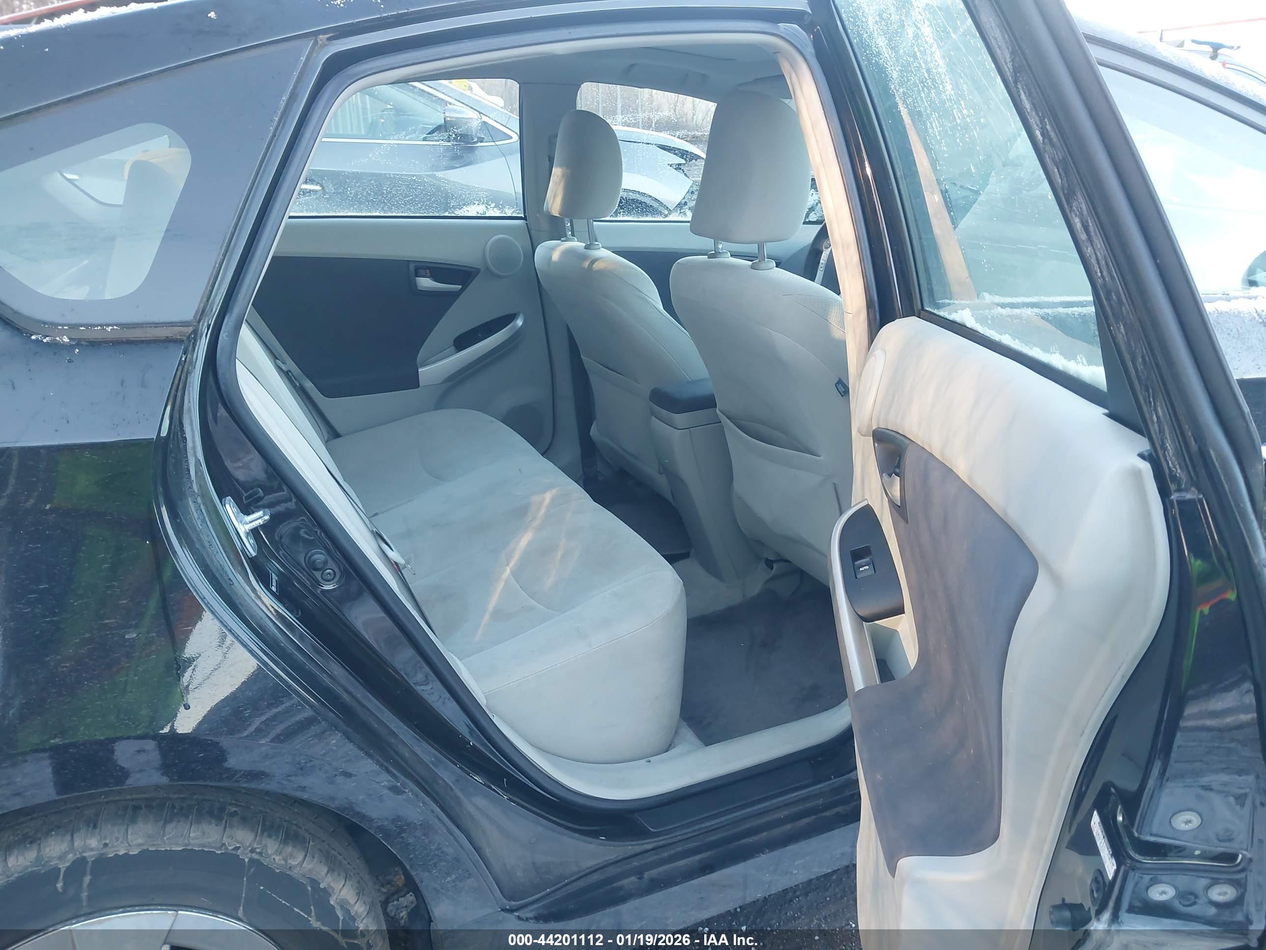 TOYOTA PRIUS image 8