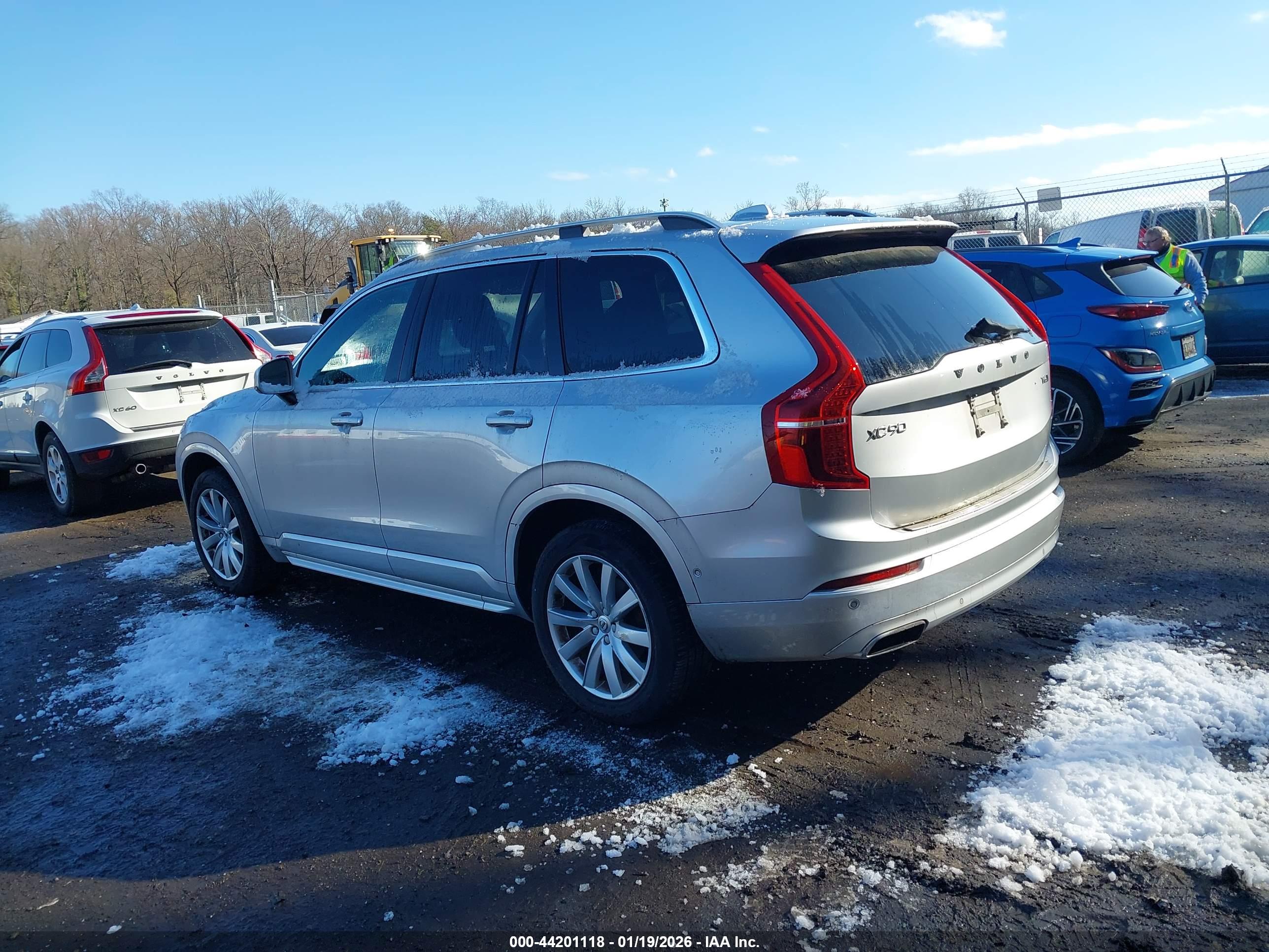 VOLVO XC90 image 3