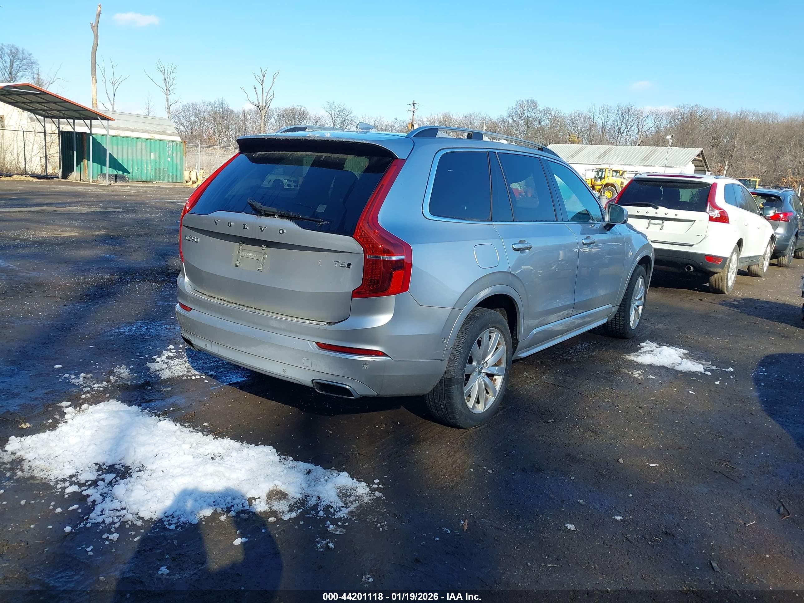 VOLVO XC90 image 4